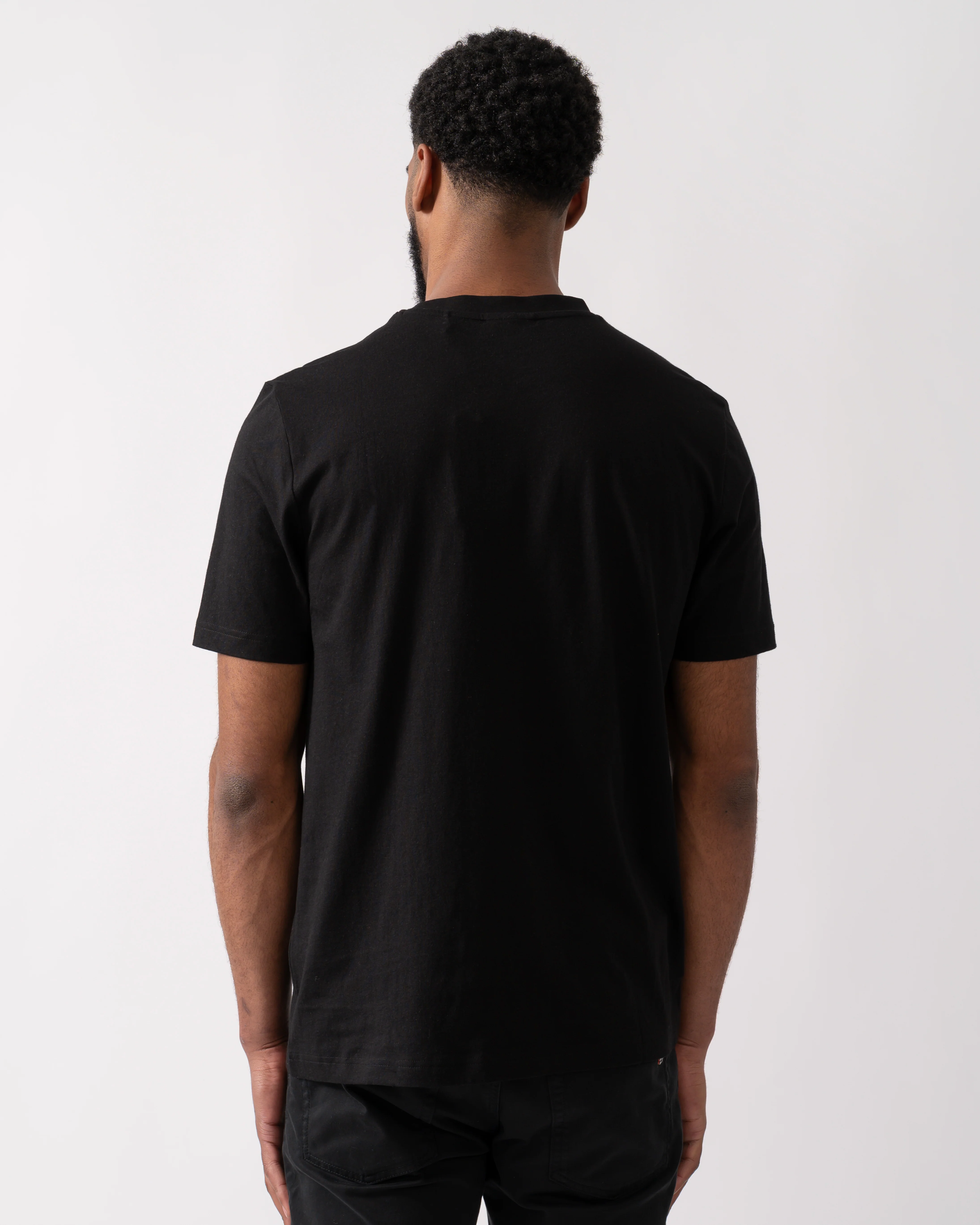 HUGO Danotie Mens Cotton-Jersey T-Shirt with Gradient Logo Label - Black 001 - Image 4
