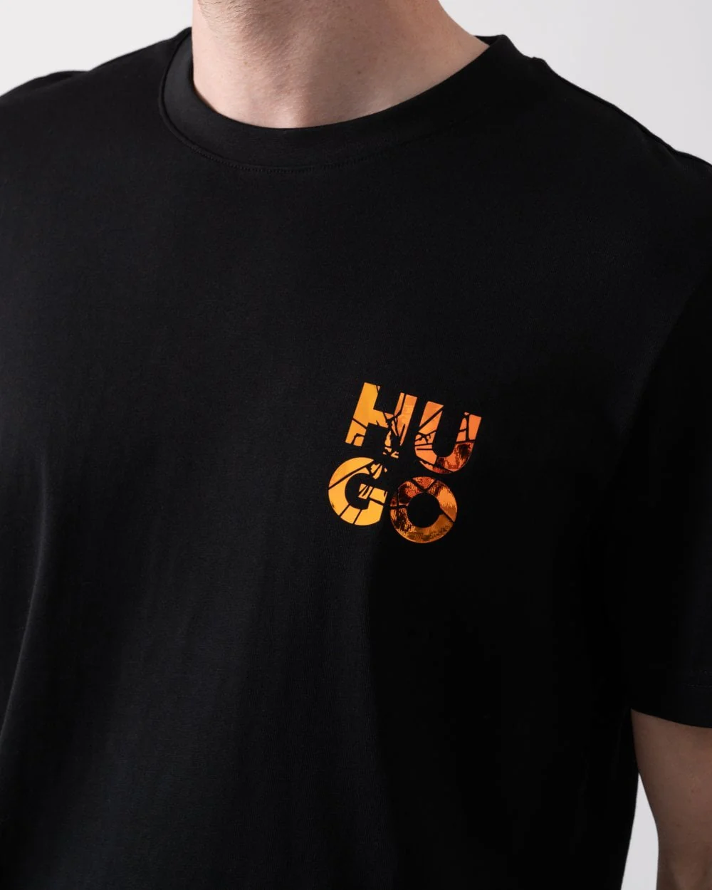 HUGO Diridumti Mens T-Shirt with Stacked Logo - Image 3