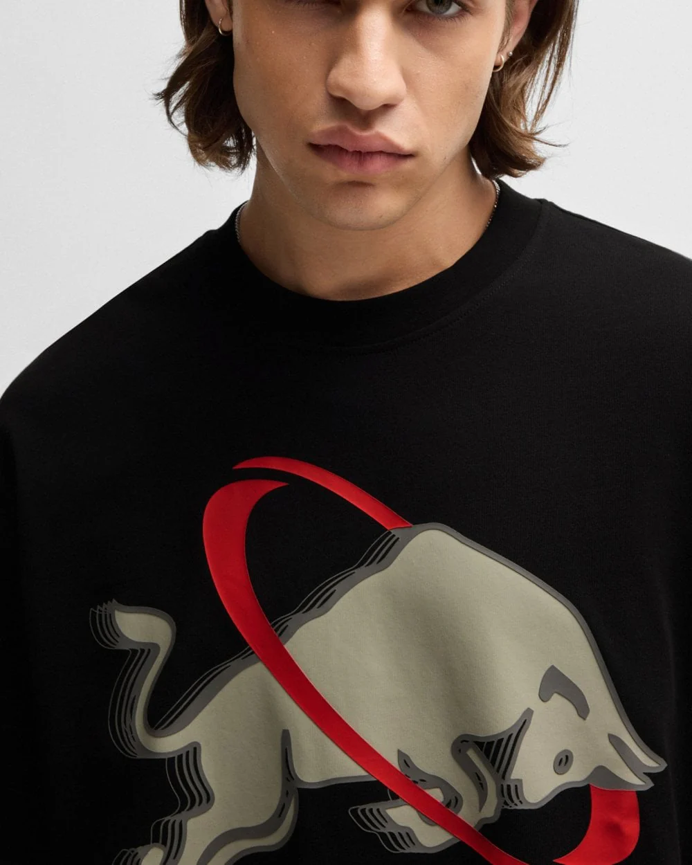 HUGO x RB Danirick Mens Oversized-Fit T-Shirt with Signature Red Bull Motif - Image 2