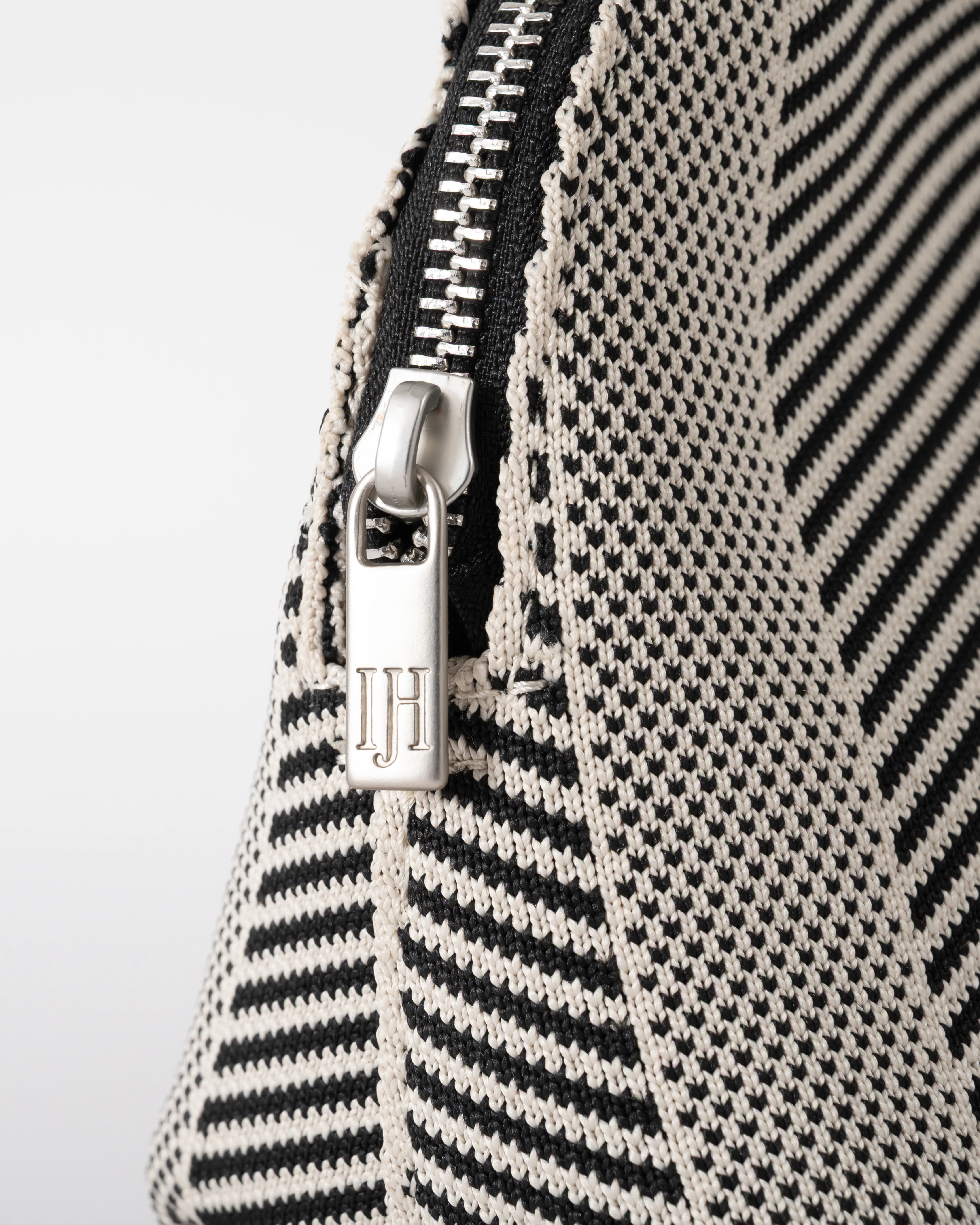 Ilse Jacobsen Knitty Womens Knitted Makeup Bag - Milk Creme Black 121001 - Image 4