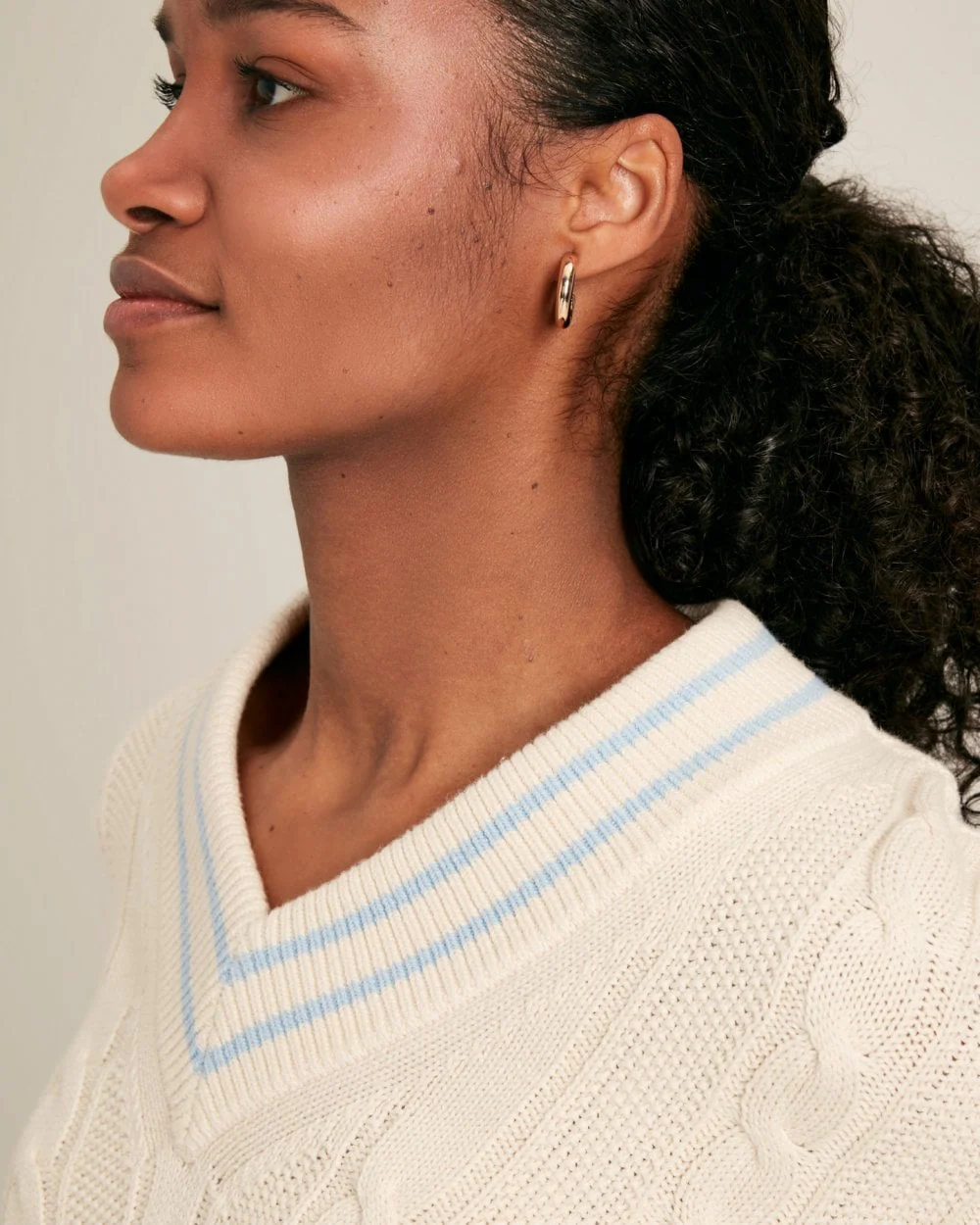 Joules Dibly Womens V-Neck Cable Knit Jumper - Cream/Blue - Image 3