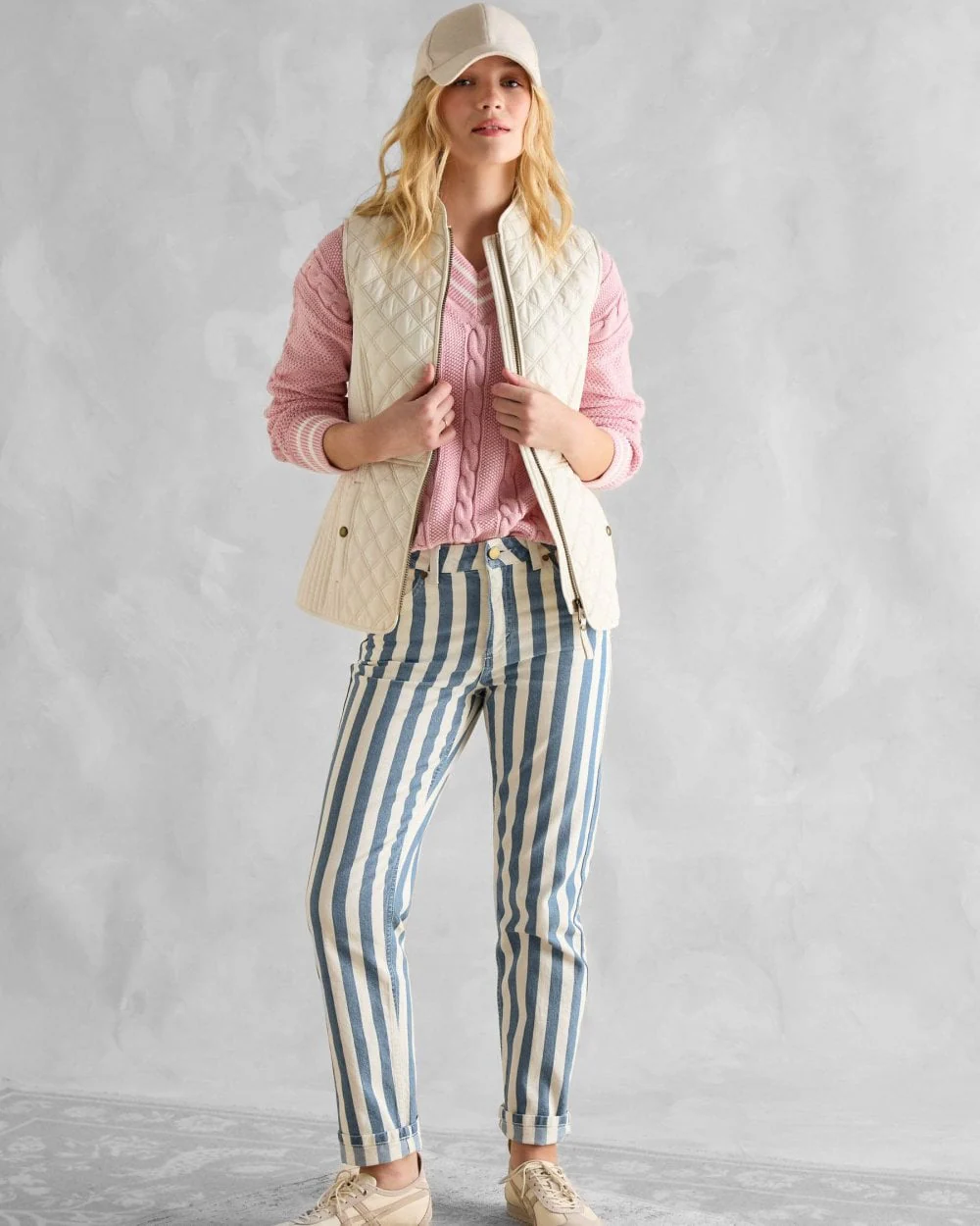 Joules Minx Womens Diamond Quilt Gilet - Cream - Image 2