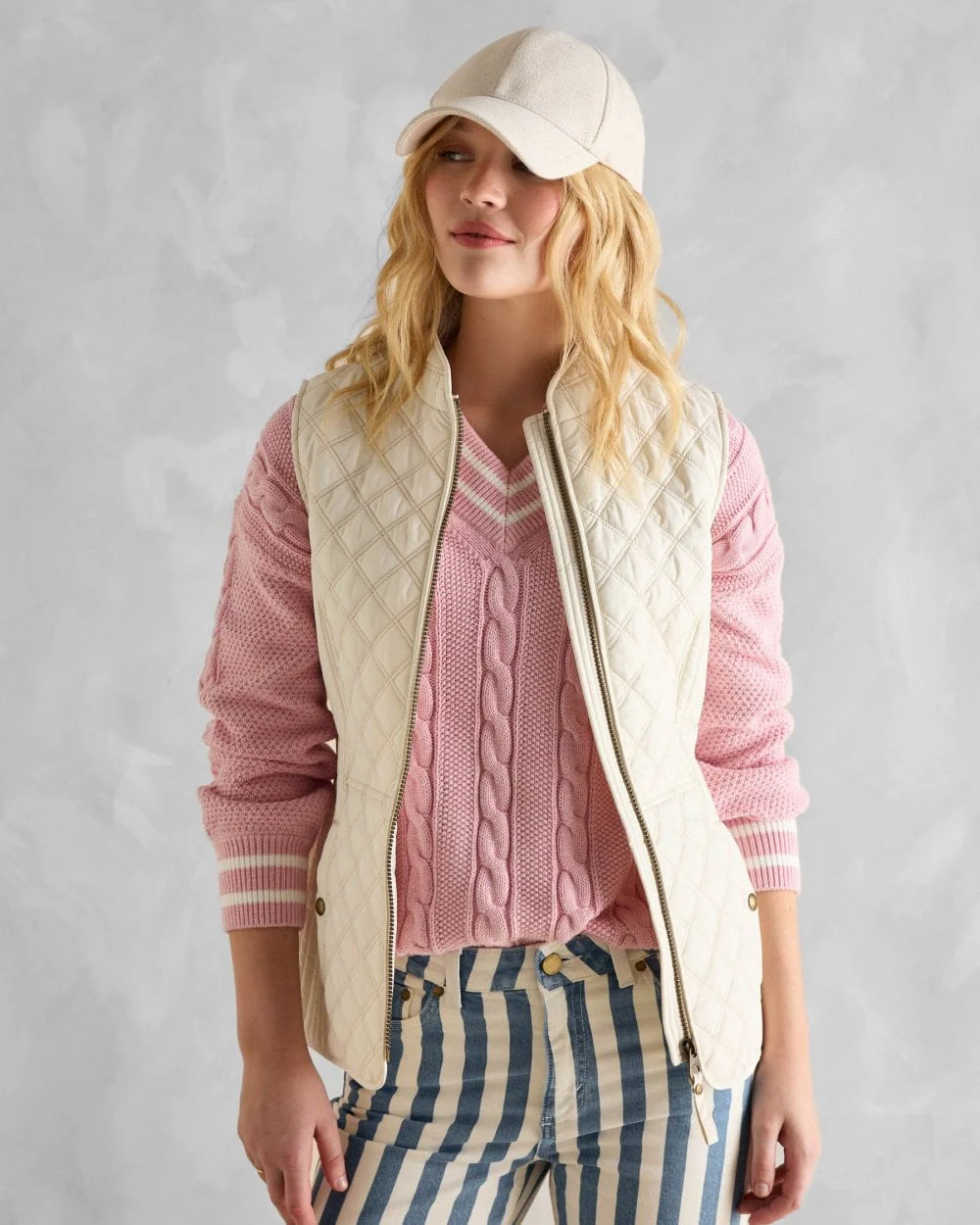 Joules Minx Womens Diamond Quilt Gilet - Cream - Image 3