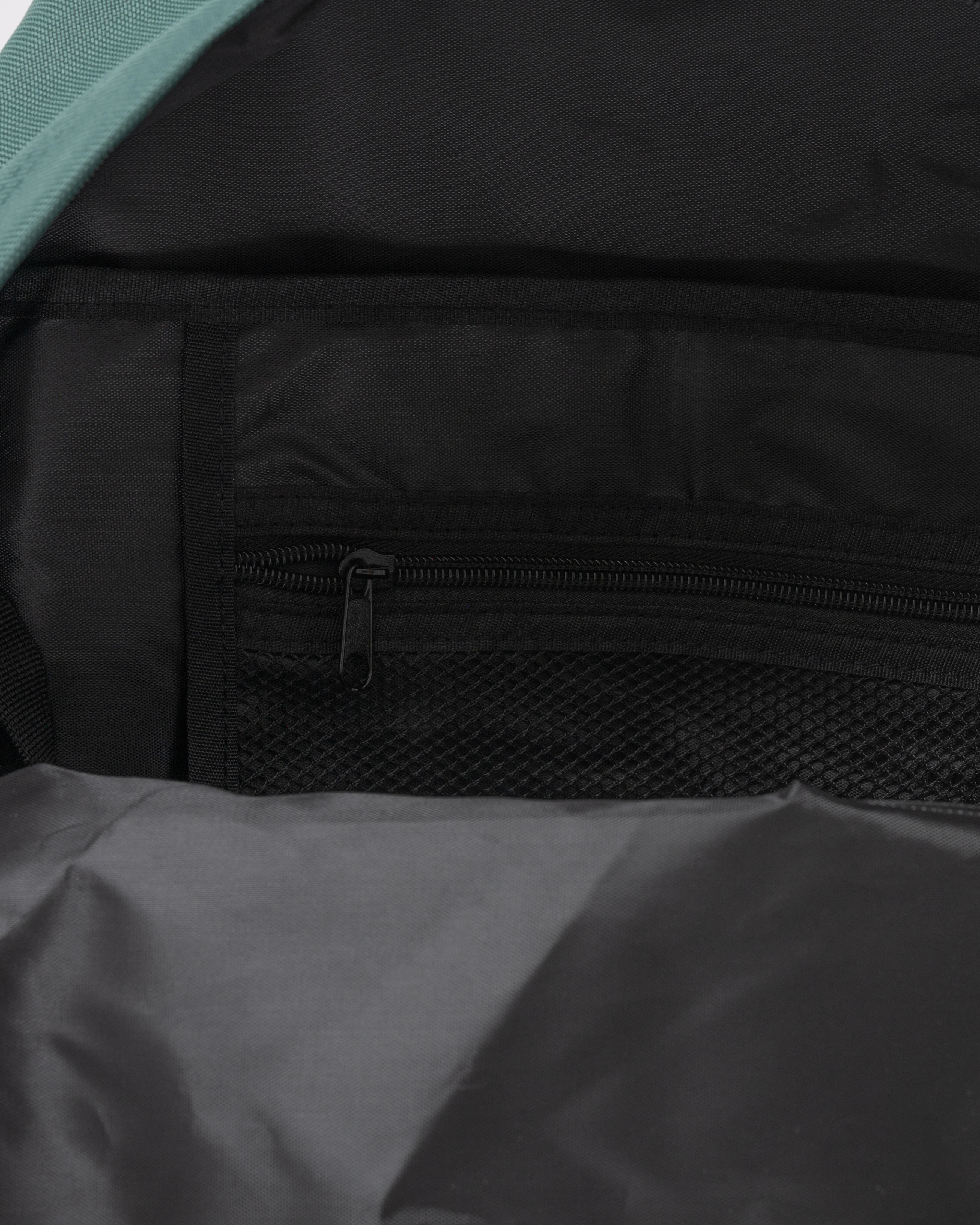 Lyle & Scott Backpack - W130 Everglade - Image 6