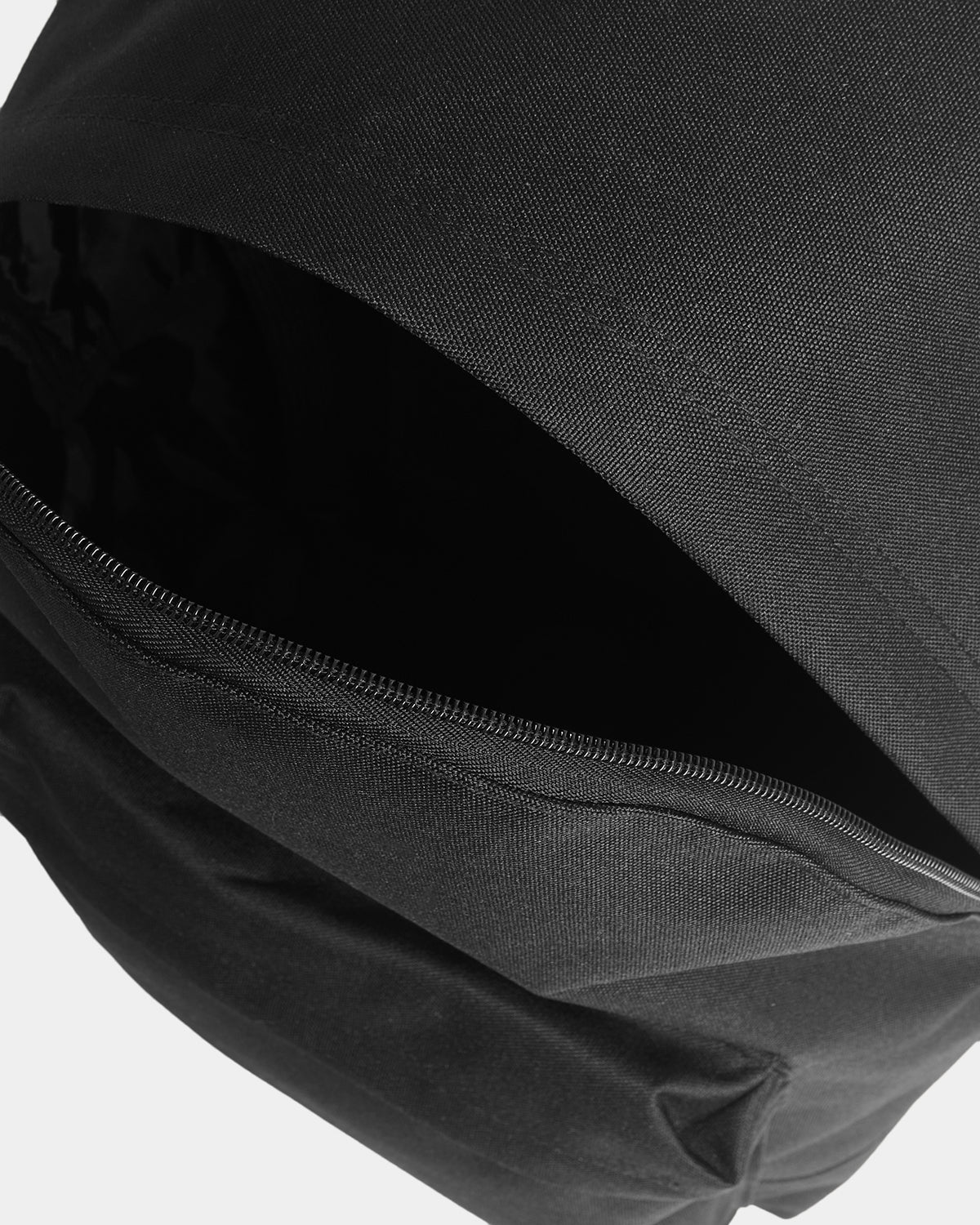 Lyle & Scott Backpack - Z865 Jet Black - Image 2