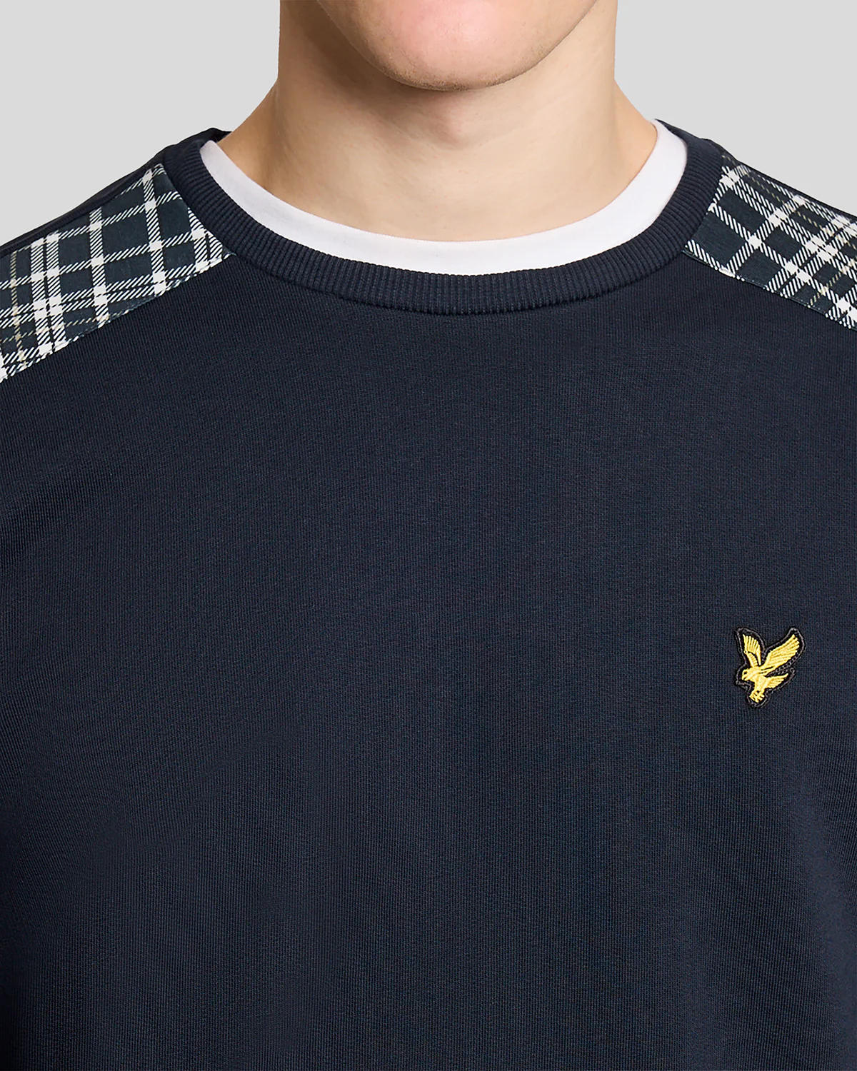 Lyle & Scott Check Panelled Mens Crew Neck Sweatshirt - Z271 Dark Navy - Image 2