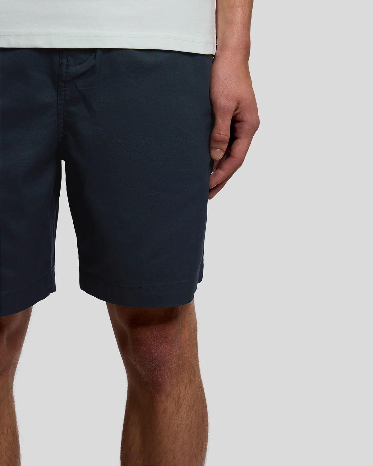 Lyle & Scott Everyday Mens Shorts - Z271 Dark Navy - Image 2
