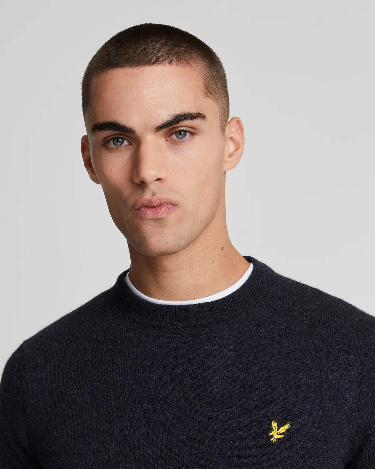 Lyle & Scott Lambswool Blend Crew Neck Jumper - Z56 Dark Navy Marl - Image 2