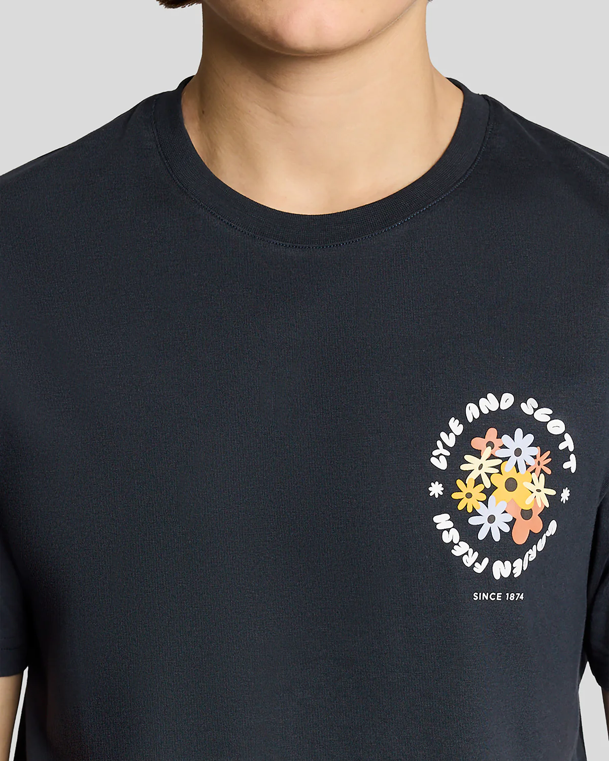 Lyle & Scott Nature Mens Graphic T-Shirt - Z271 Dark Navy - Image 3