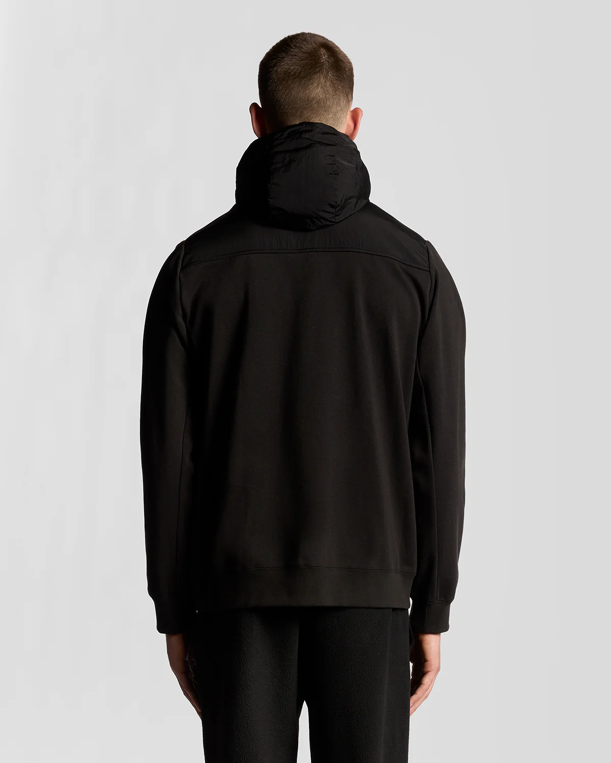 Lyle & Scott Panelled Hybrid Jacket - X002 Black Ice - Image 4