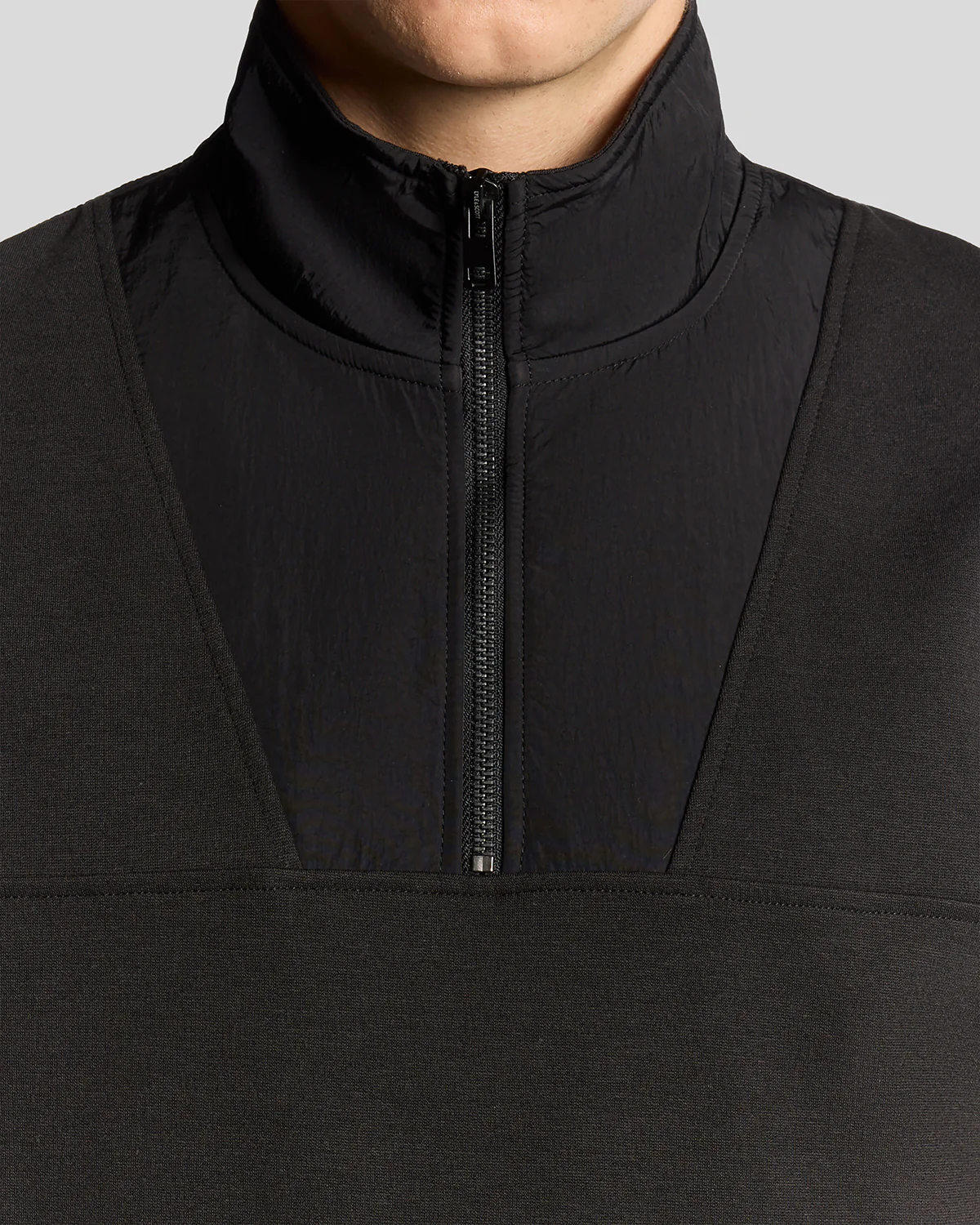 Lyle & Scott Panelled Hybrid Quarter Zip - X002 Black Ice - Image 2
