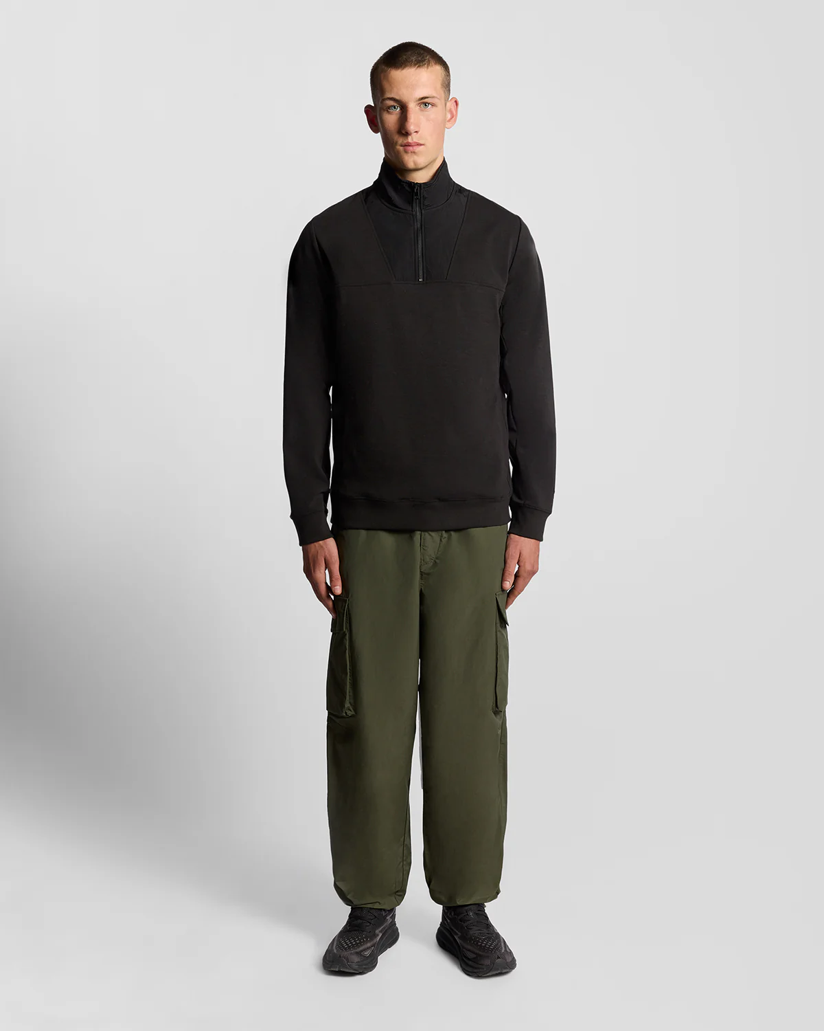 Lyle & Scott Panelled Hybrid Quarter Zip - X002 Black Ice - Image 3