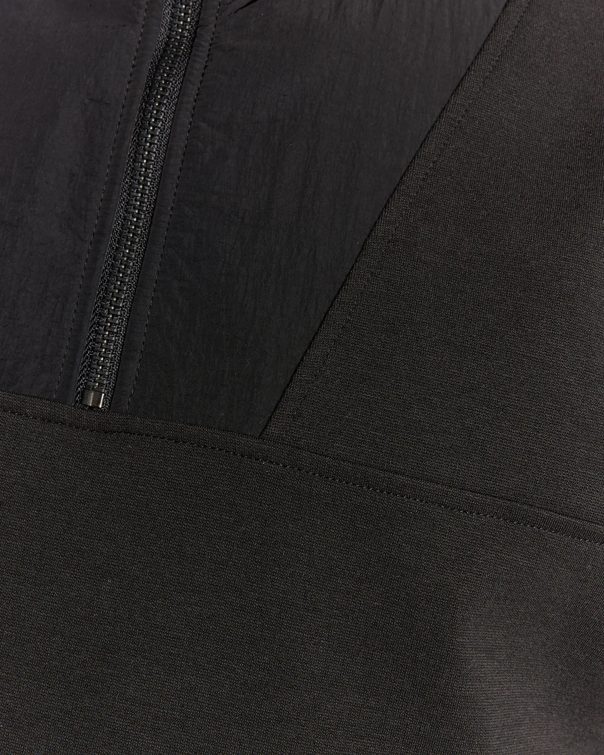Lyle & Scott Panelled Hybrid Quarter Zip - X002 Black Ice - Image 5
