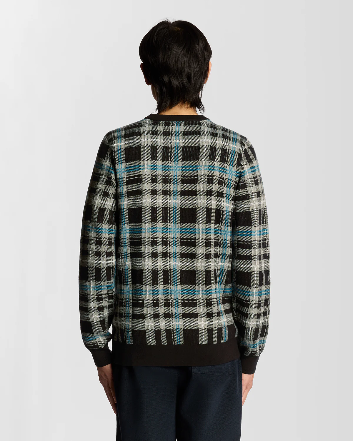 Lyle & Scott Ribbed Jacquard Tartan Crew Neck - X977 Jet Black/Mid Grey Marl - Image 4