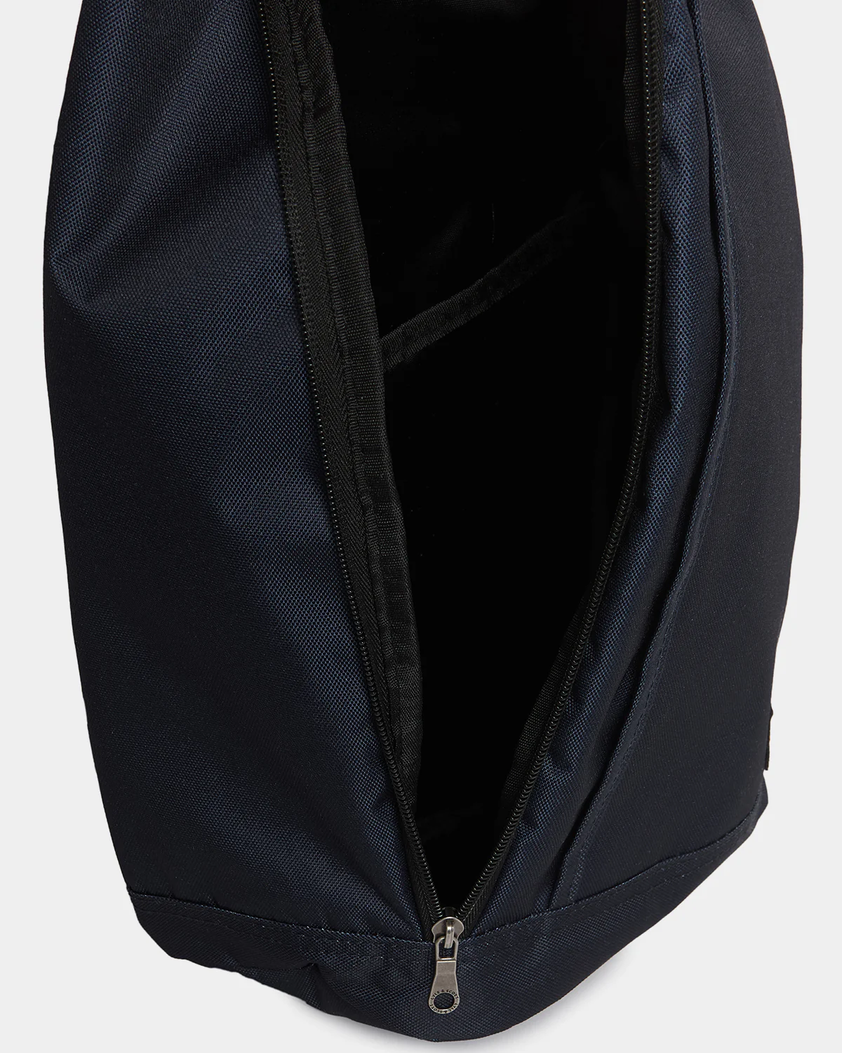Lyle & Scott Sling Bag - Z271 Dark Navy - Image 2