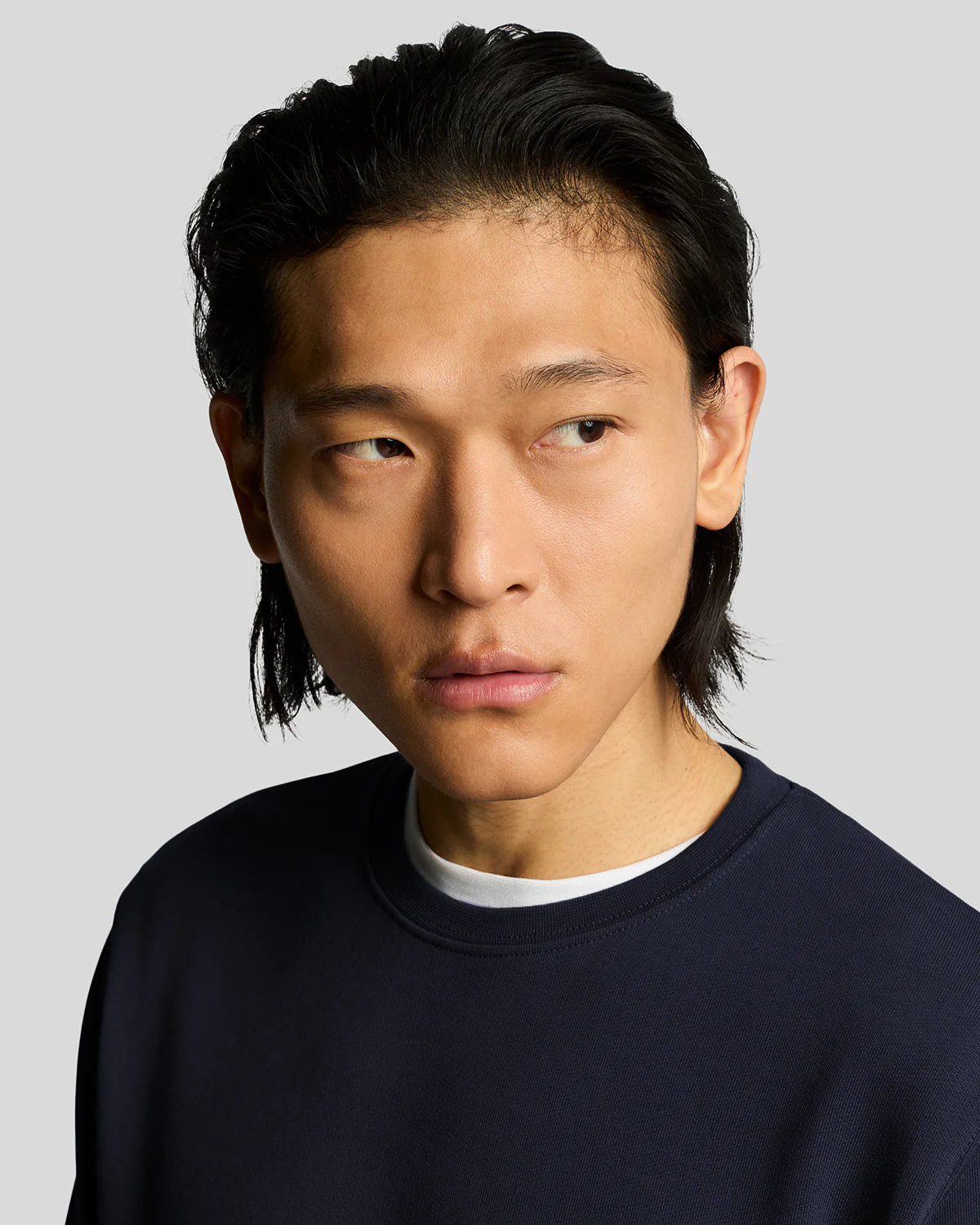 Lyle & Scott Superfine Crew Neck Sweatshirt - Z271 Dark Navy - Image 2