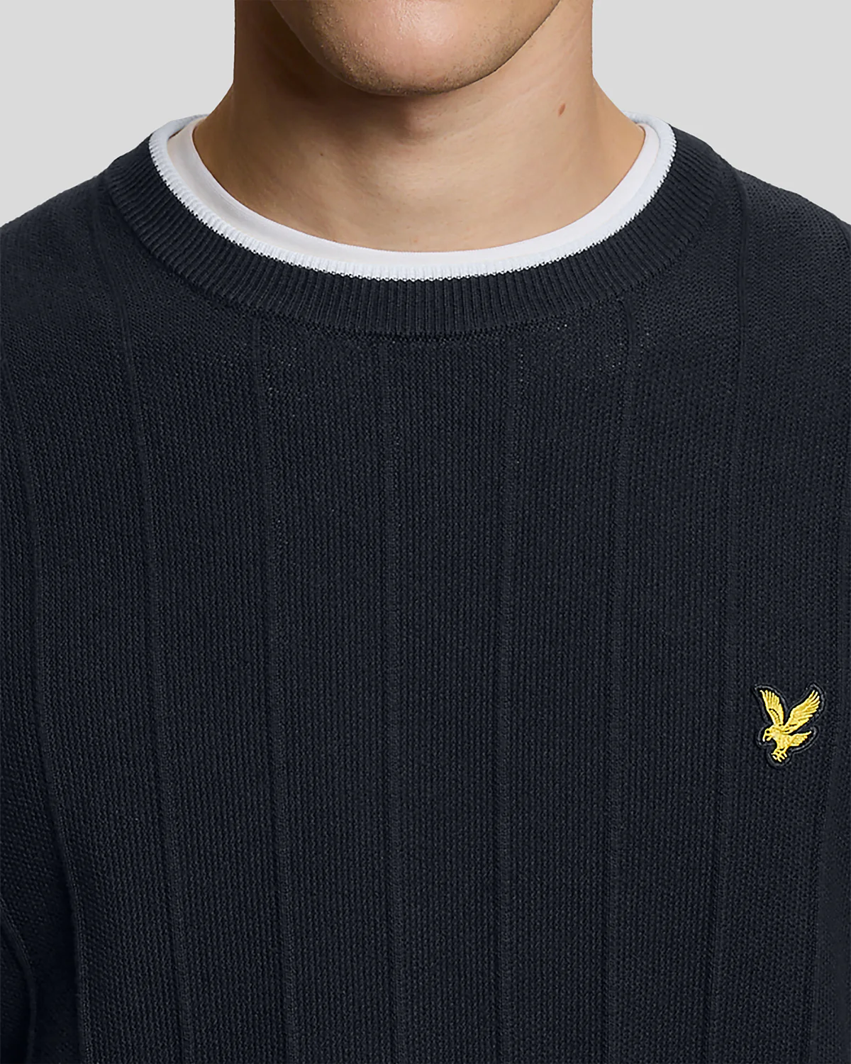 Lyle & Scott Tipped Pique Mens Knitted Jumper - Z271 Dark Navy - Image 2