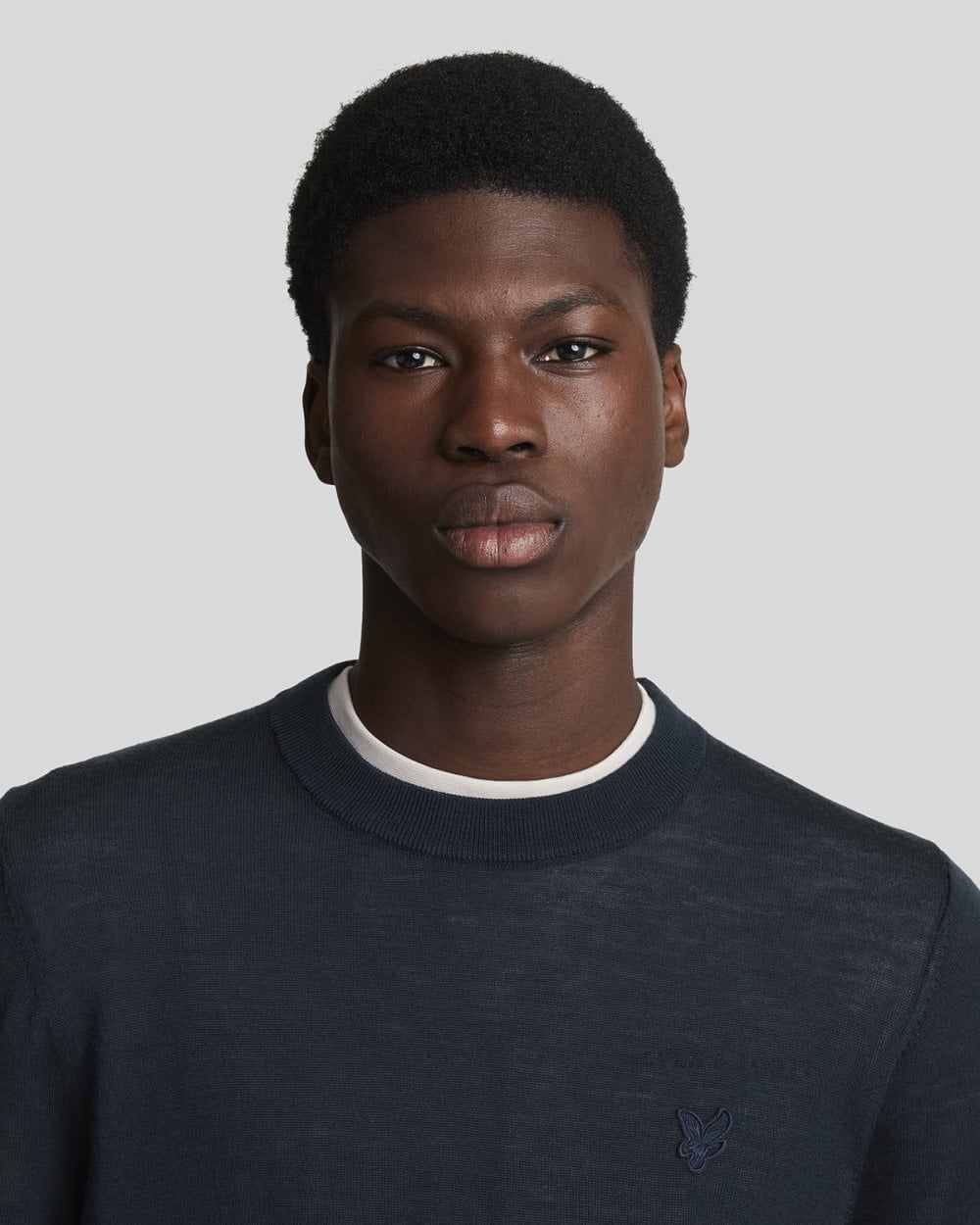 Lyle & Scott Tonal Eagle Merino Mens Crew Neck Jumper - Z271 Dark Navy - Image 2