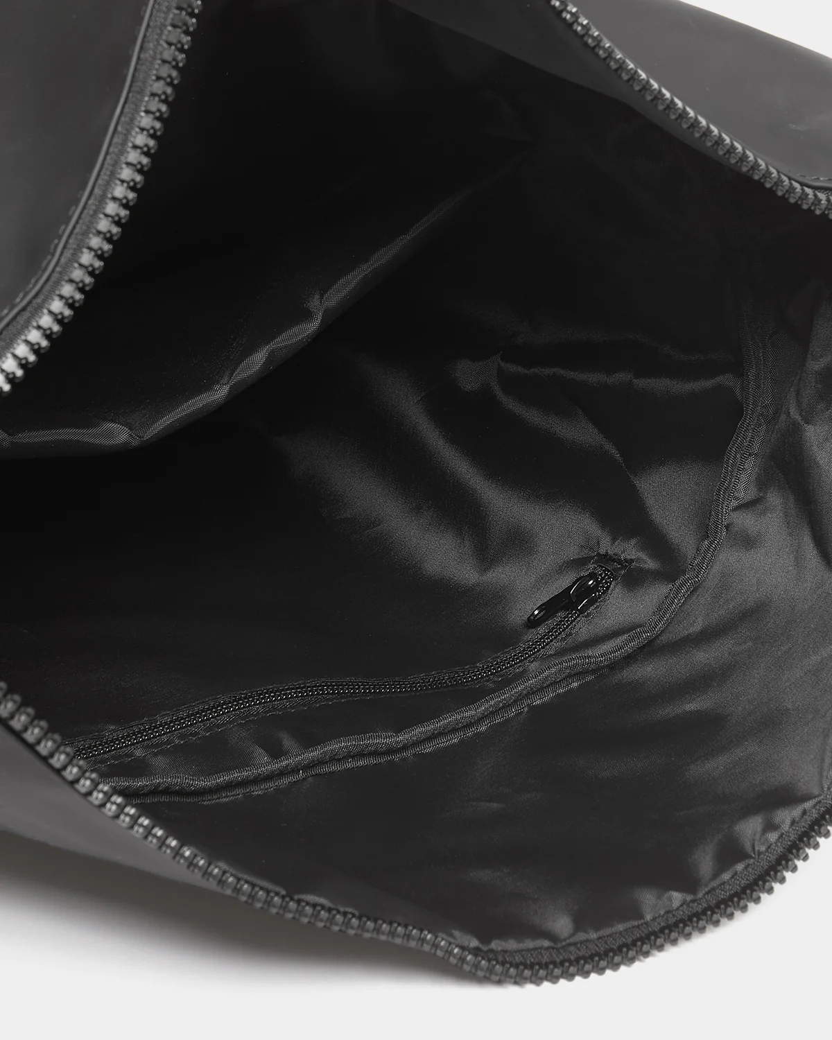 Lyle & Scott Weather Resistant Roll Top Bag - Z865 Jet Black - Image 2