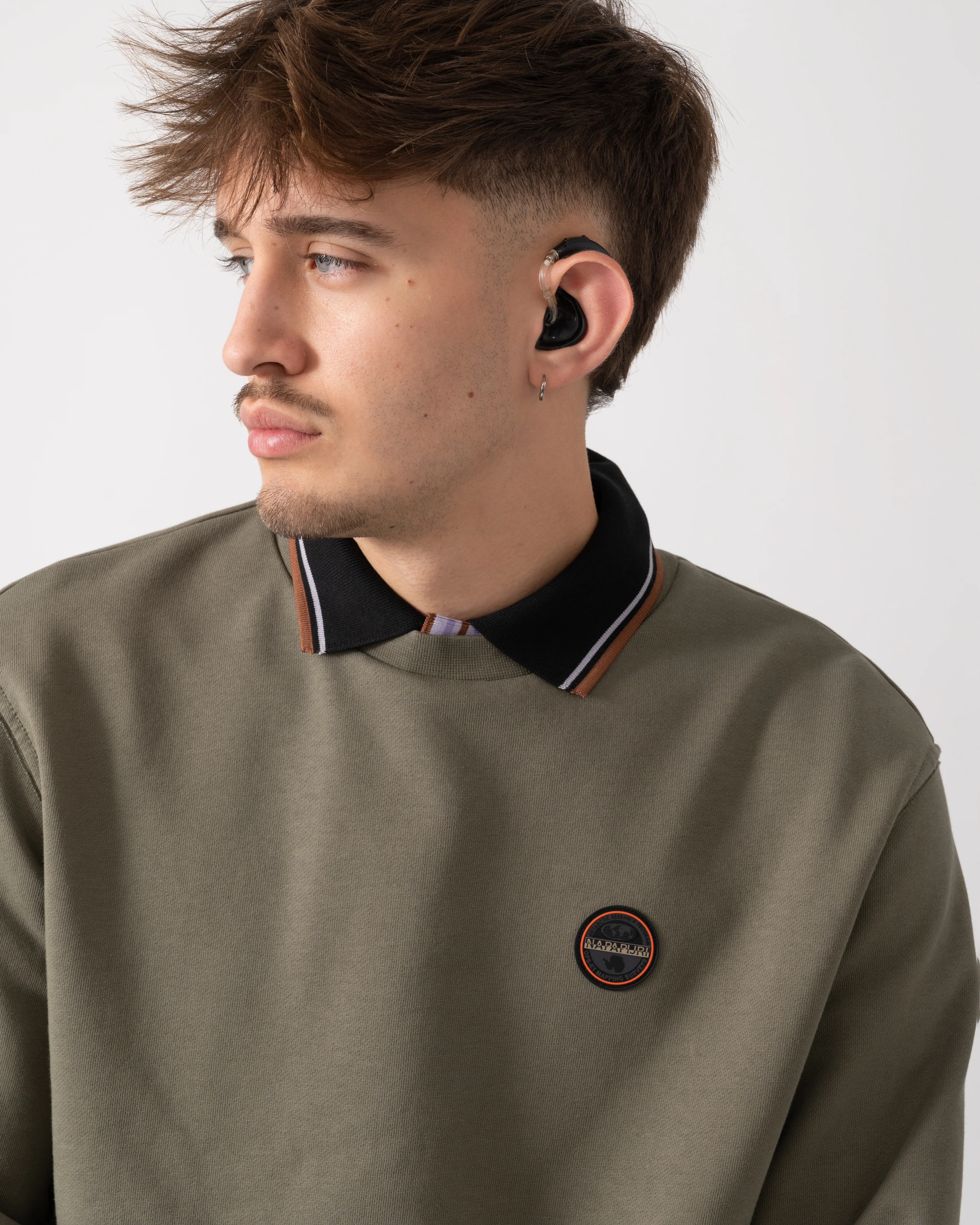 Napapijri Badge Mens Crew Neck Sweatshirt - Tea Leaf G0A - Image 2