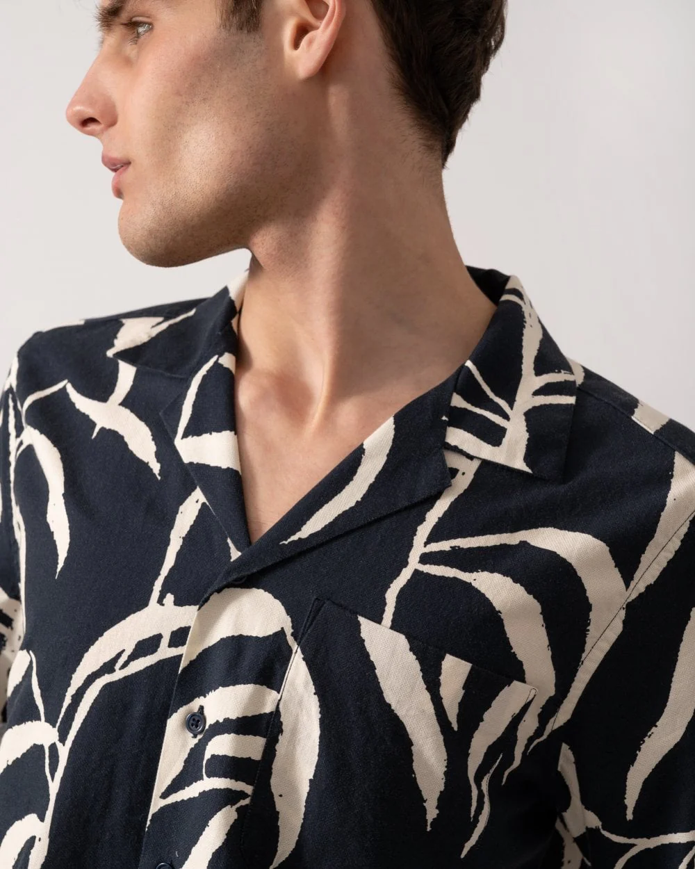 Oliver Sweeney Ravenshead Mens Leaf Print Short Sleeved Shirt - Navy - Image 2