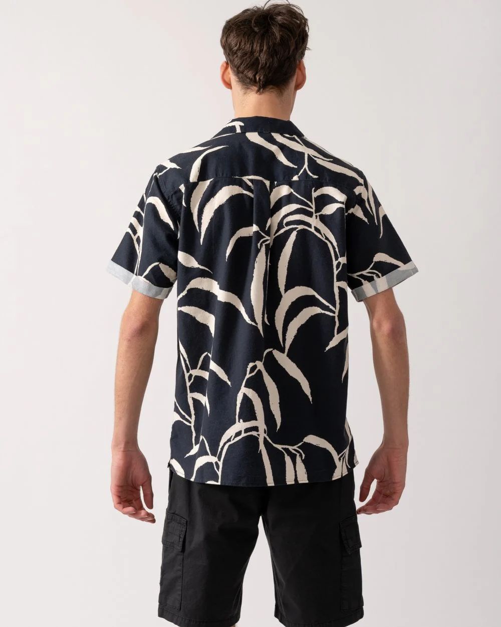 Oliver Sweeney Ravenshead Mens Leaf Print Short Sleeved Shirt - Navy - Image 4
