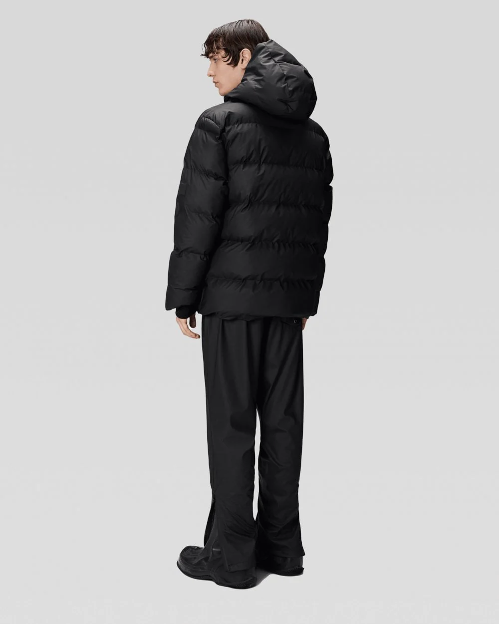 Rains Alta Unisex Puffer Jacket - 01 Black - Image 4