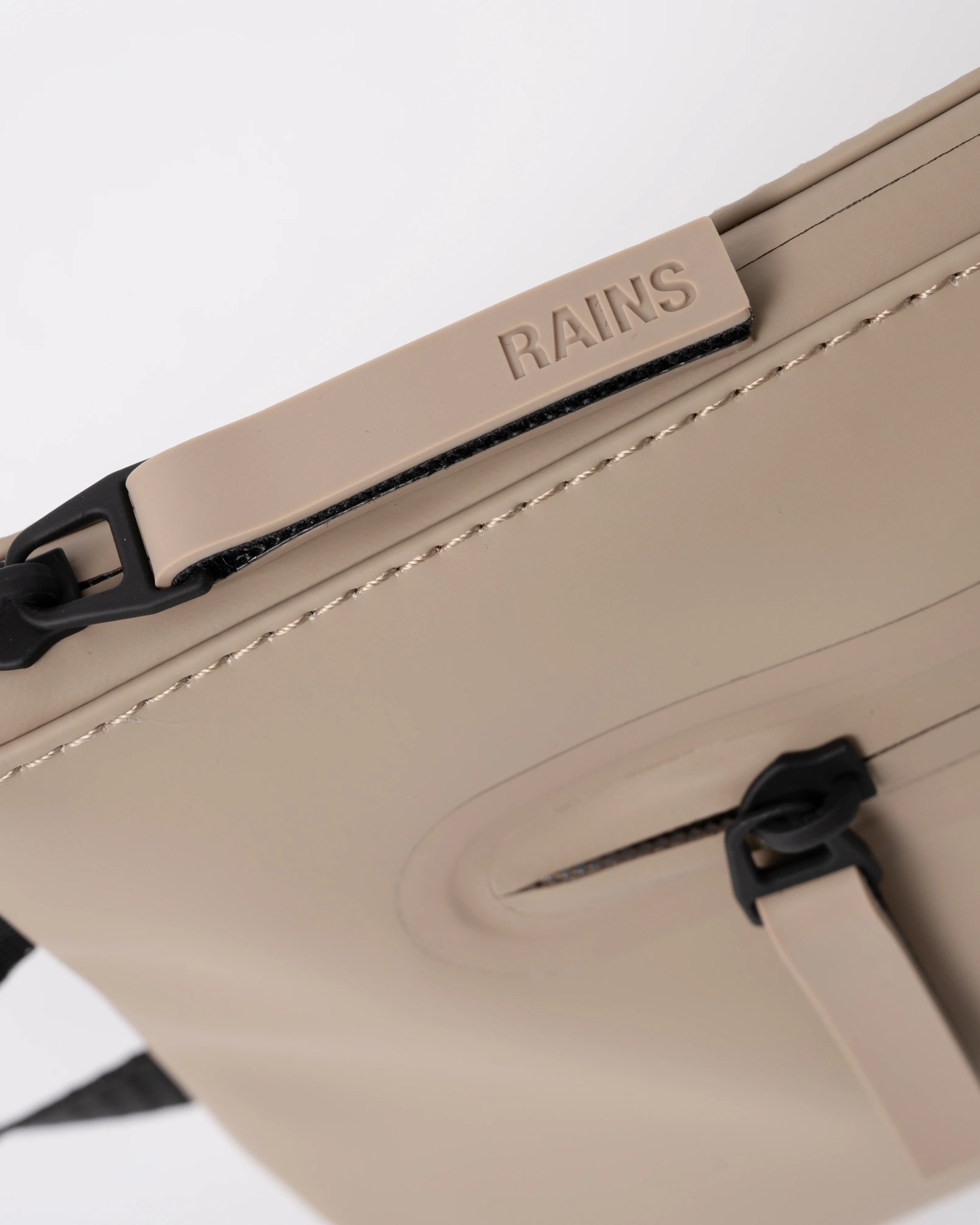 Rains Cosmetic Bag Zip - 133 Beige - Image 7