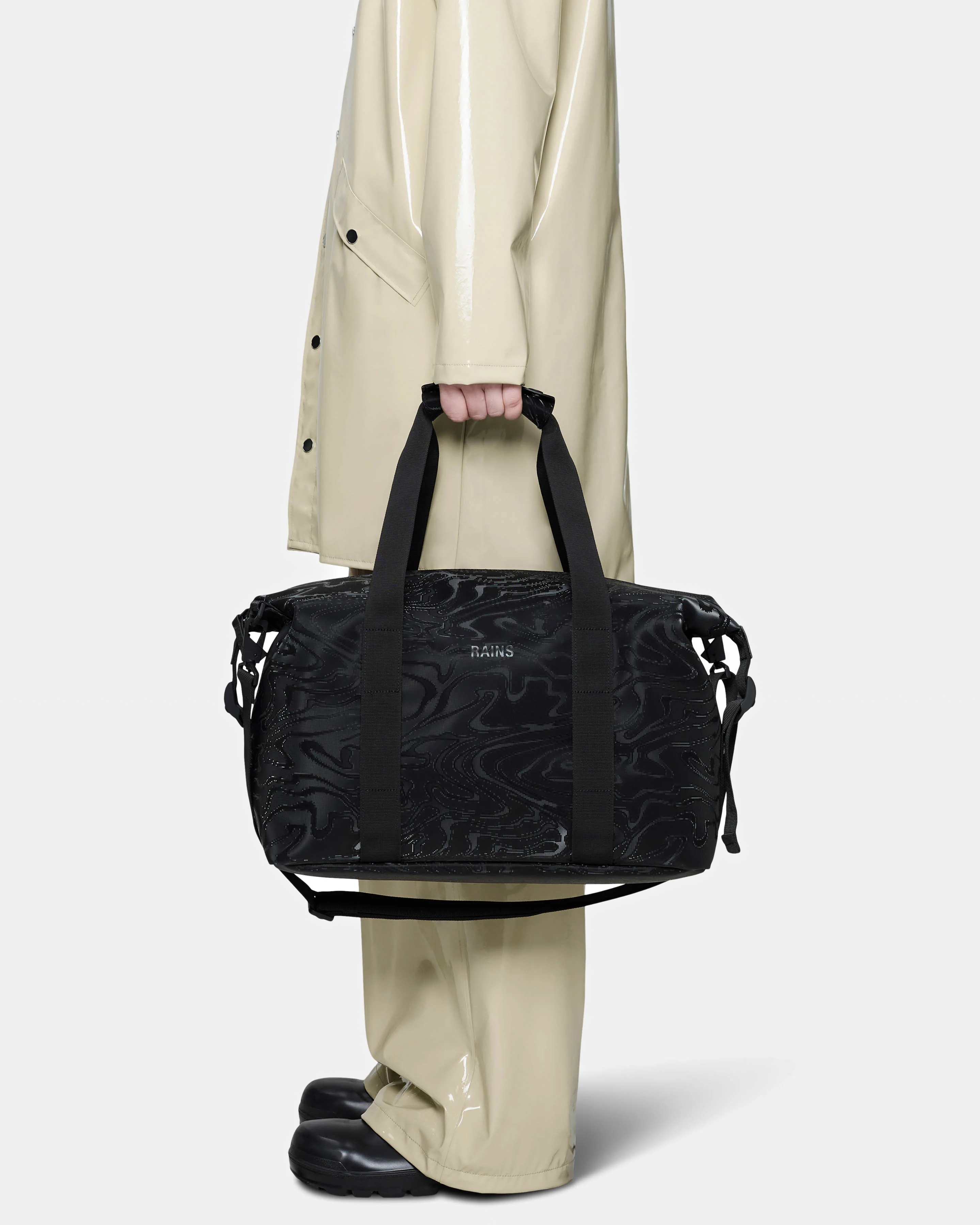 Rains Hilo Weekend Bag Small - Amp 151 - Image 3