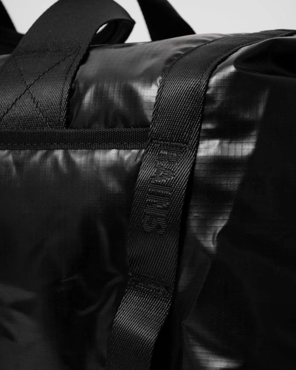 Rains Sibu Weekend Bag - Image 4