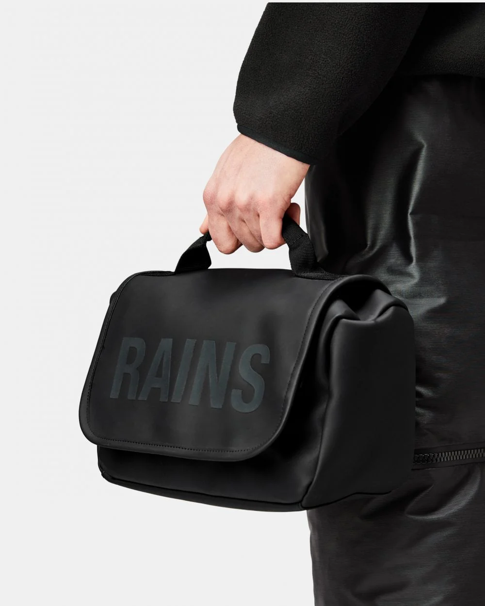 Rains Texel Wash Bag - 01 Black - Image 4