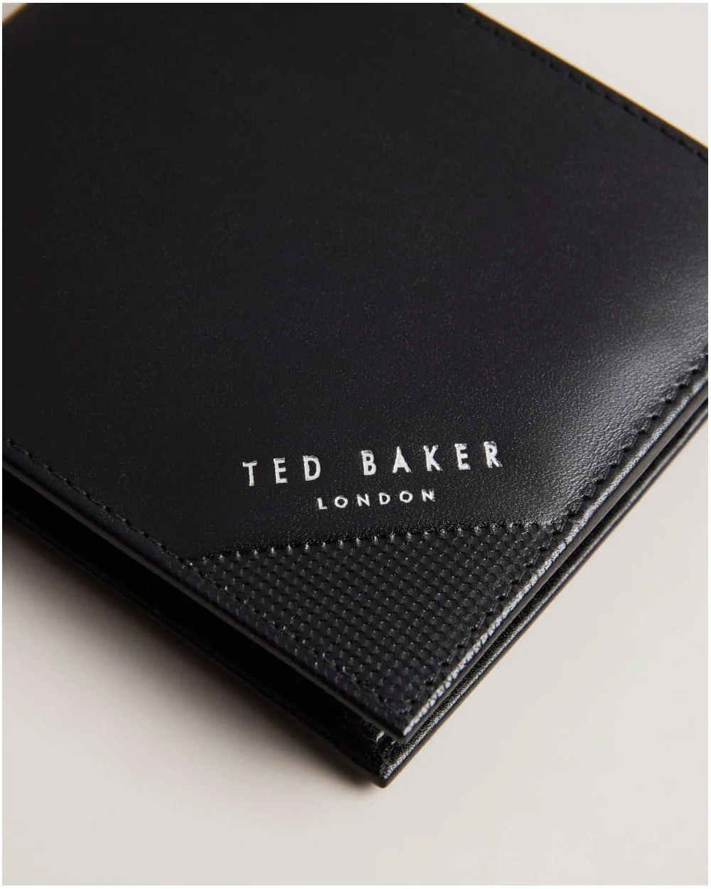 Ted Baker Prugs Mens Embossed Corner Leather Bifold Coin Wallet - Image 2
