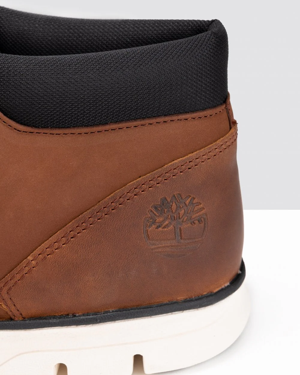Timberland Bradstreet Leather Mens Chukka Boot - Red Brown - Image 2