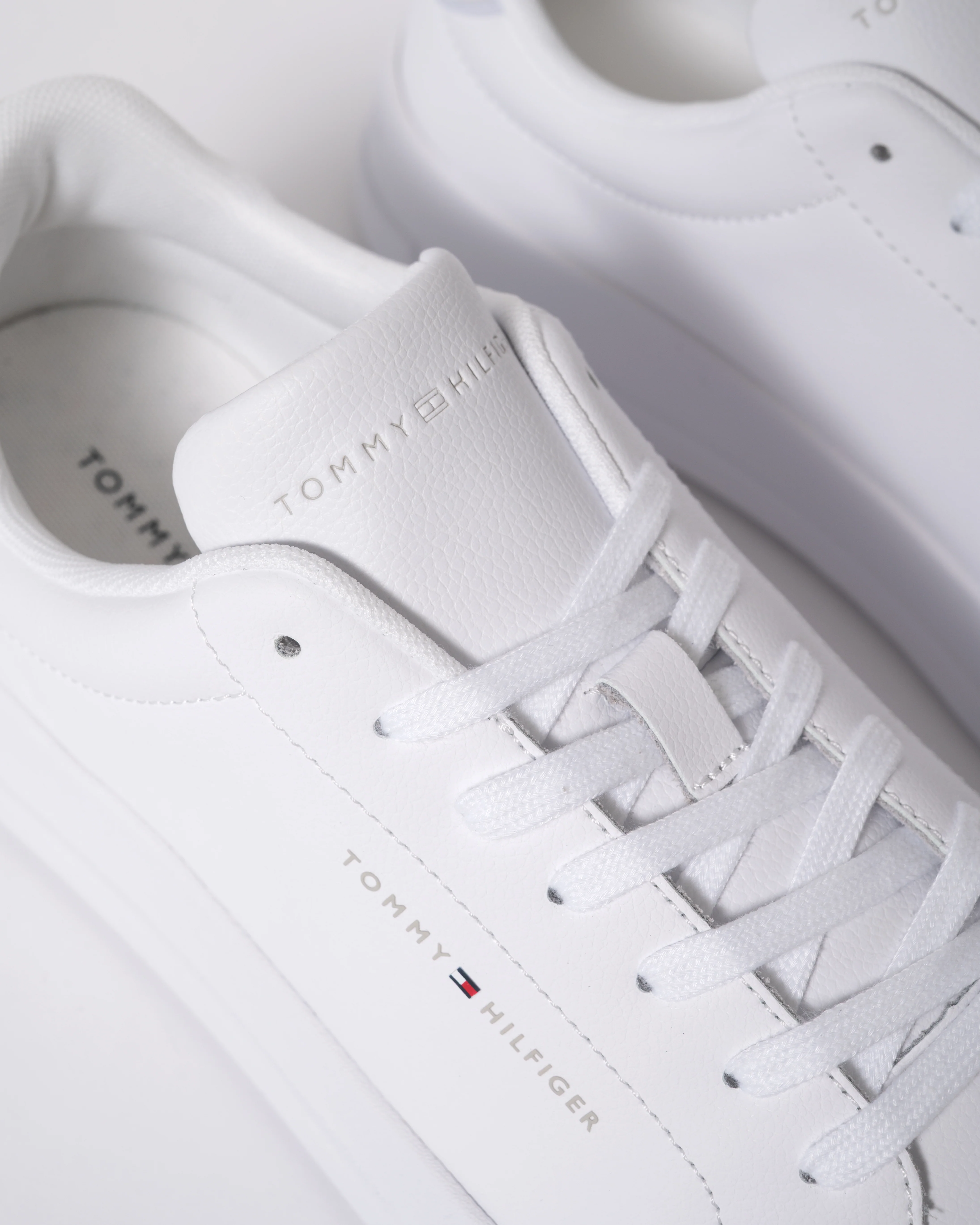 Tommy Hilfiger Court Leather Detail Mens Trainer - White - Image 2