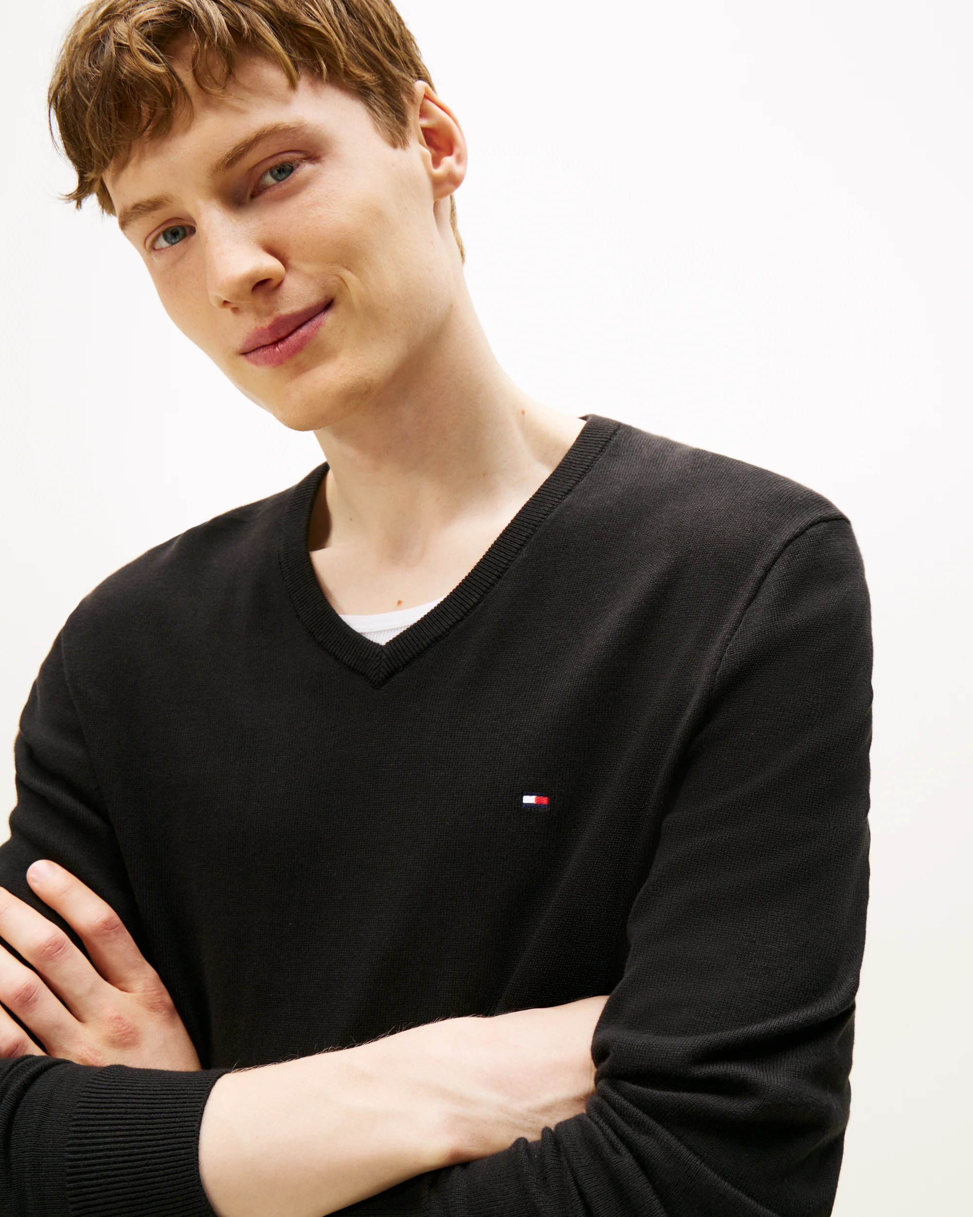 Tommy Hilfiger Essential Cotton Mens V-Neck Jumper - Black - Image 2