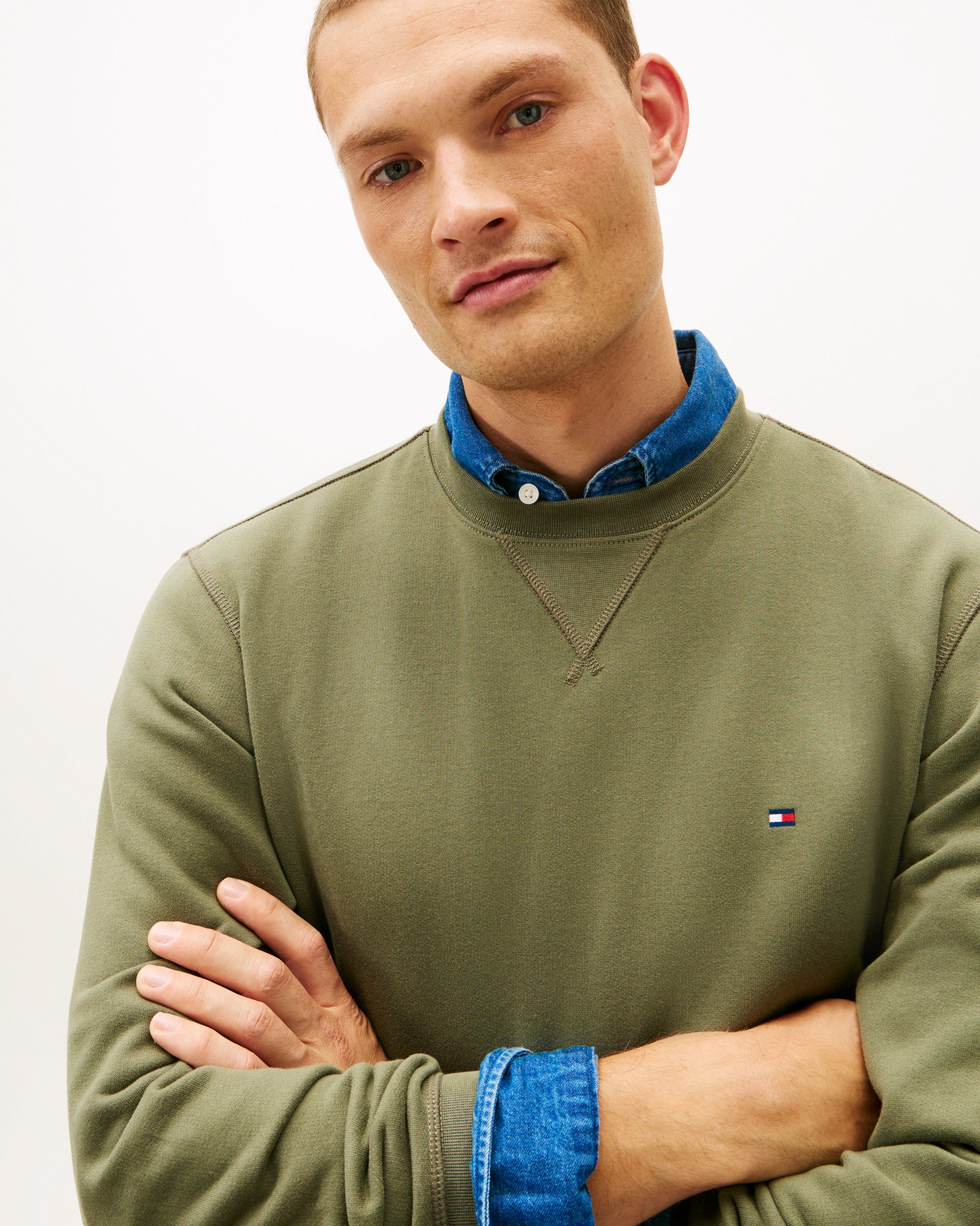 Tommy Hilfiger Essential Flag Embroidery Mens Fleece Crew Sweatshirt - Battle Green - Image 2