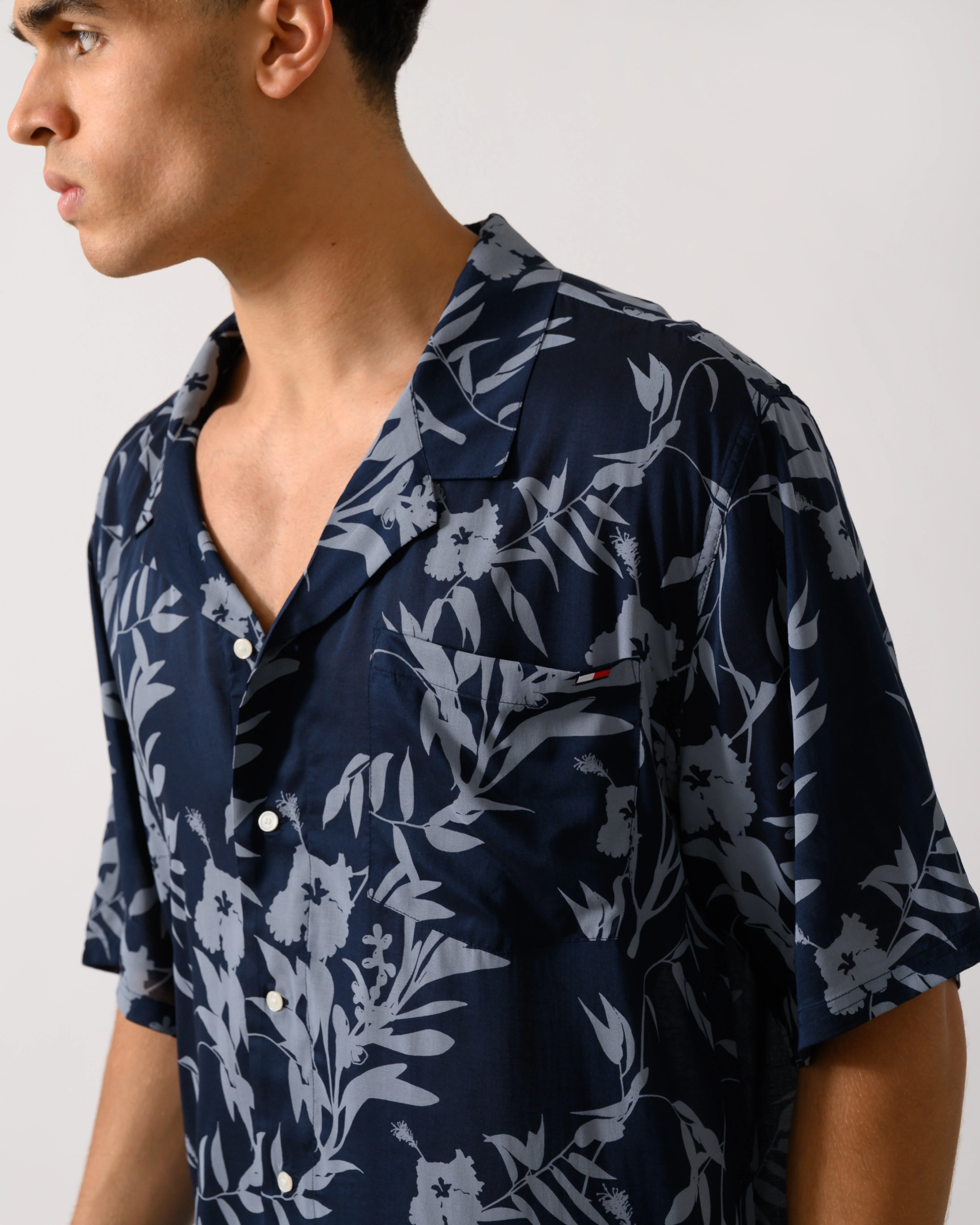 Tommy Hilfiger Mens Bowling Shirt - Floral Tropic Aop Desert Sky - Image 4