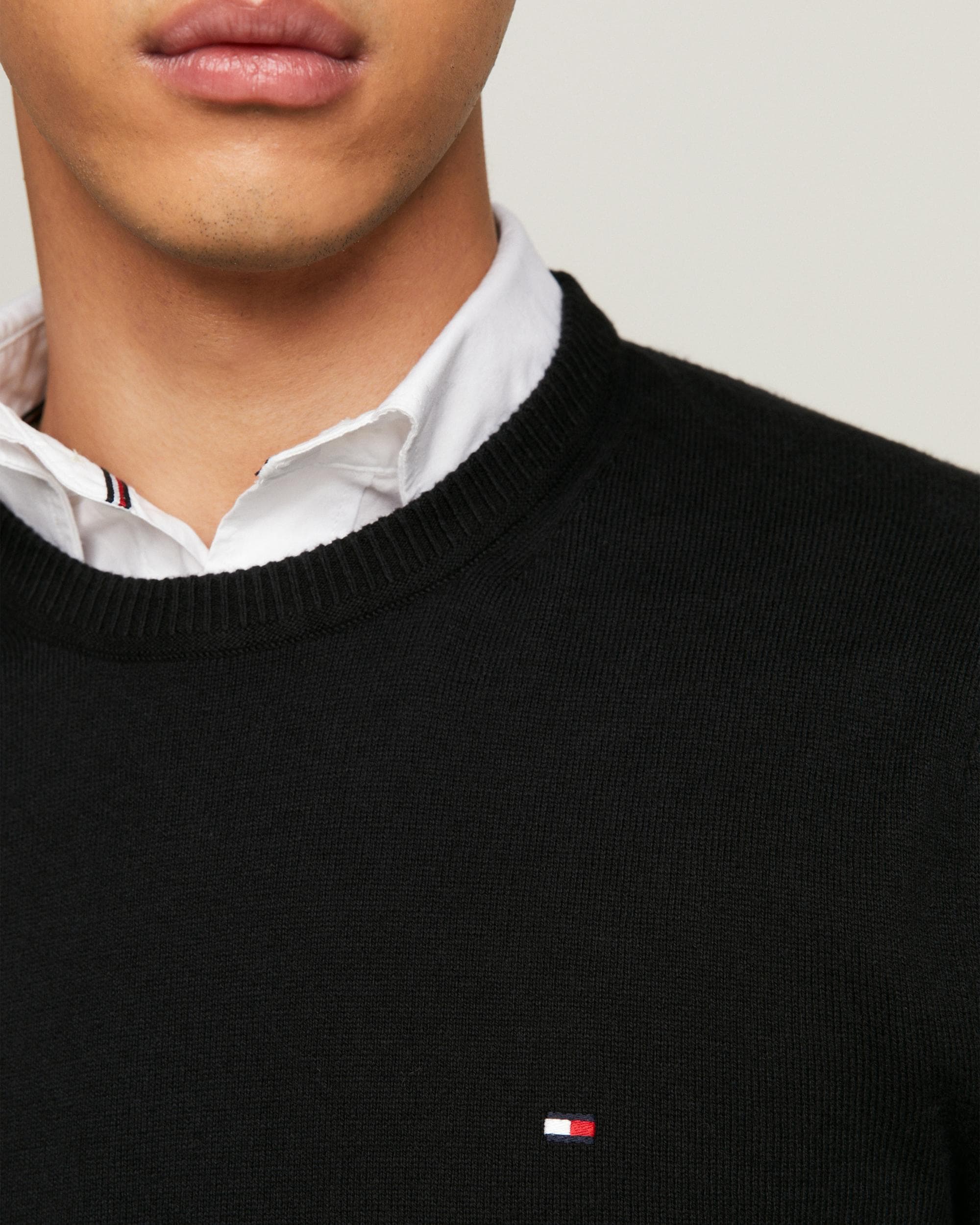 Tommy Hilfiger Organic Cotton Cashmere Mens Crew Sweater - Black - Image 2