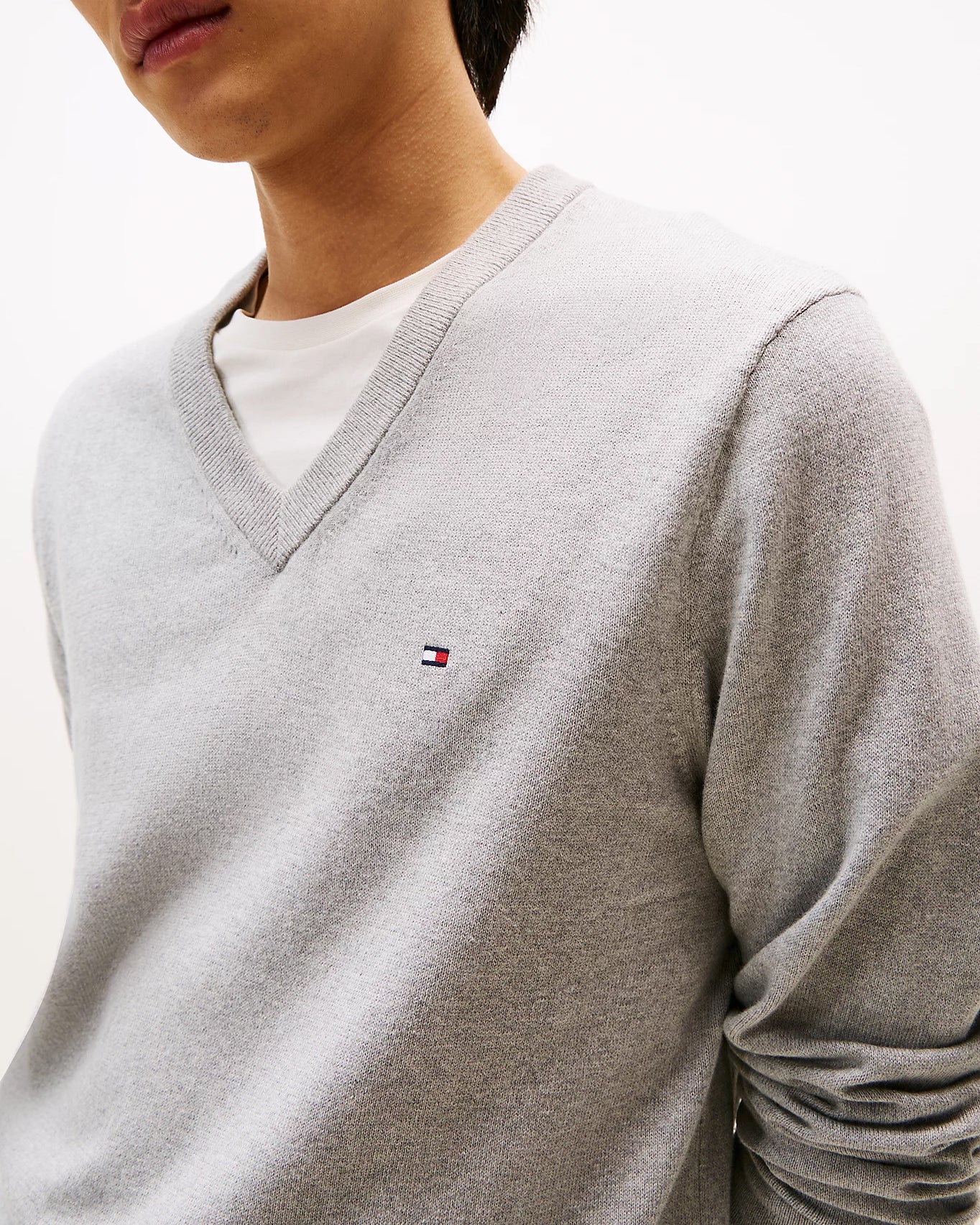 Tommy Hilfiger Pima Organic Cotton Mens Cashmere V-Neck Jumper - Light Grey Heather - Image 2