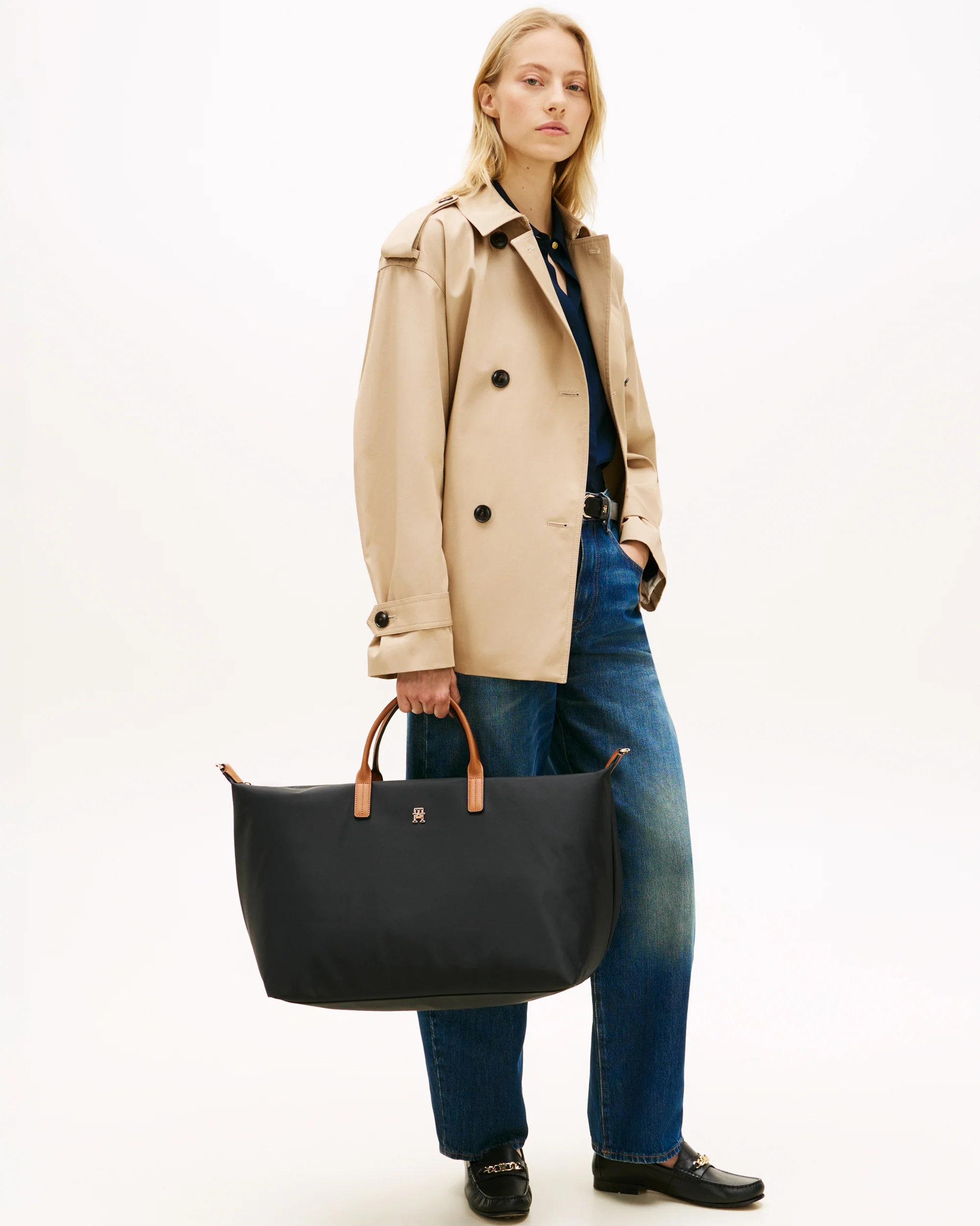 Tommy Hilfiger Popette Womens Weekender Bag - Black - Image 2