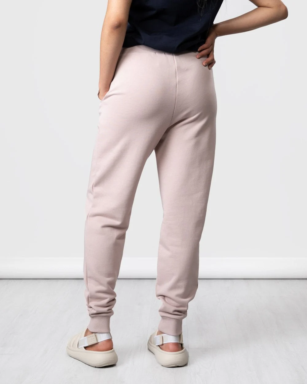 Tommy Hilfiger Relaxed Long Womens Sweatpants - Balanced Beige - Image 4