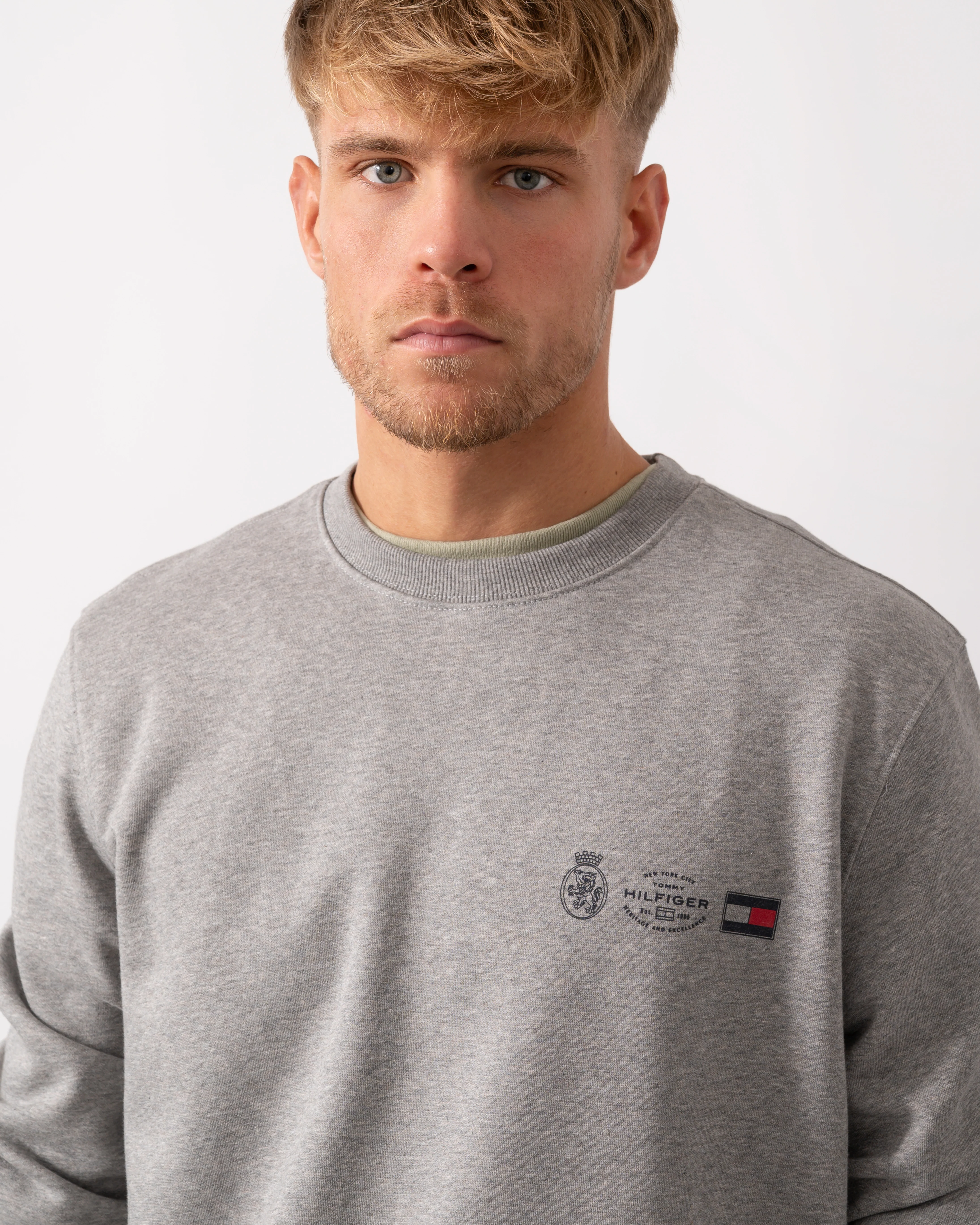 Tommy Hilfiger Small Crest Outline Mens Crew Sweatshirt - Medium Grey Heather - Image 2
