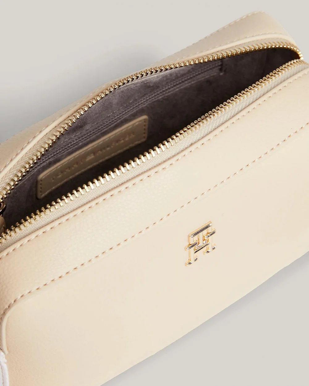 Tommy Hilfiger TH Essential Womens Camera Bag - Image 2