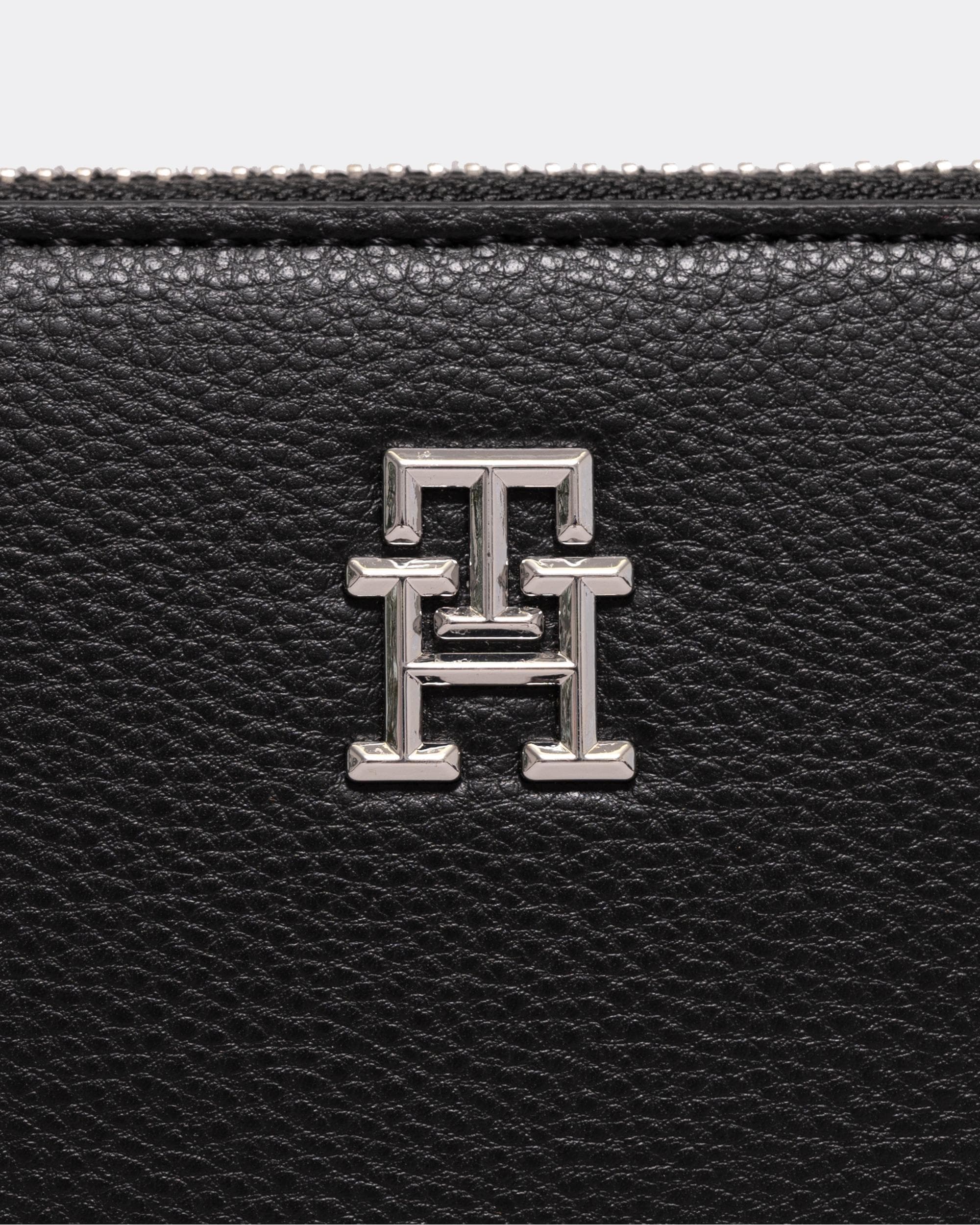 Tommy Hilfiger TH Essential Womens Medium Zip Wallet - Image 2