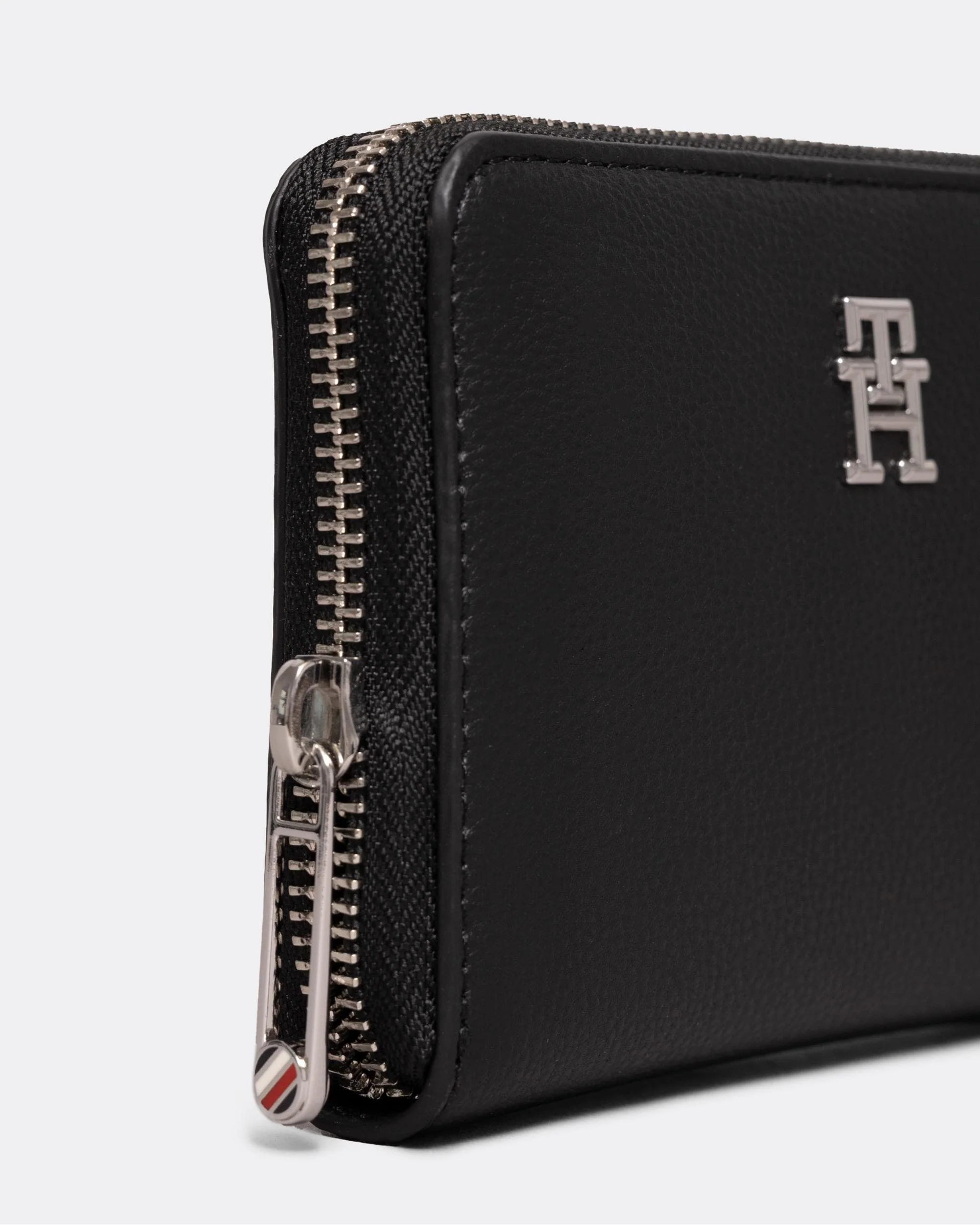 Tommy Hilfiger TH Essential Womens Medium Zip Wallet - Image 3