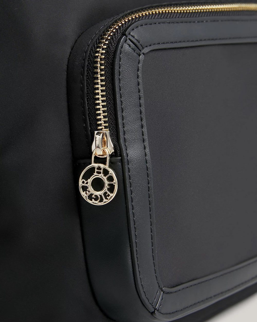 Tommy Hilfiger TH Essential Womens Smooth Backpack - Image 2
