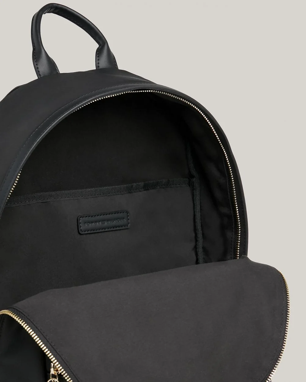 Tommy Hilfiger TH Essential Womens Smooth Backpack - Image 3