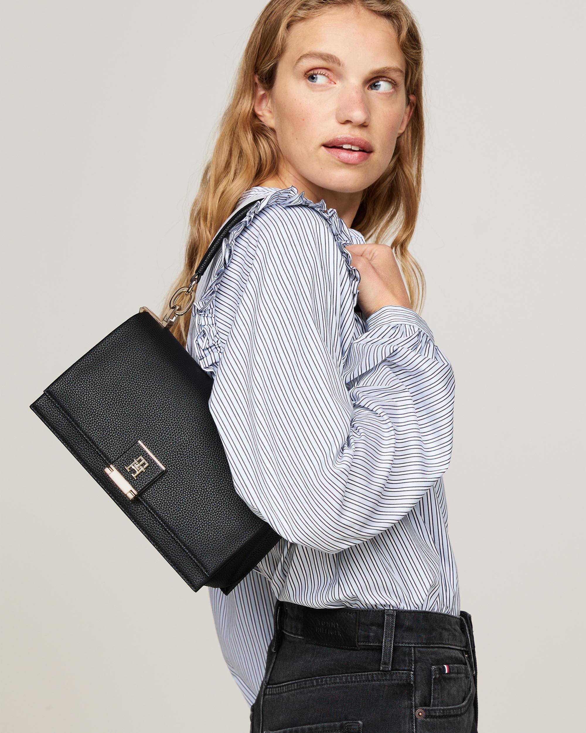 Tommy Hilfiger TH Heritage Womens Medium Crossover Bag - Image 5