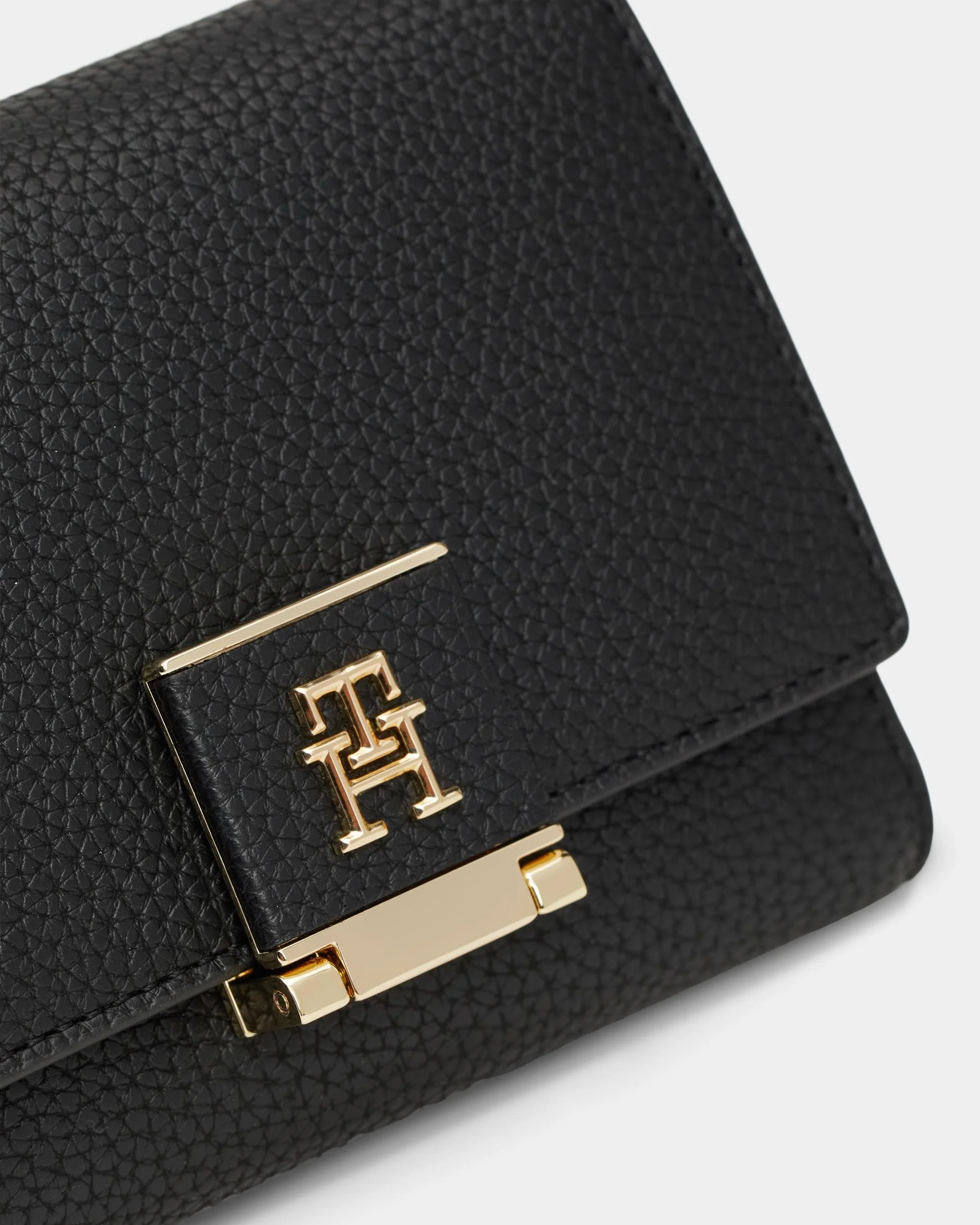 Tommy Hilfiger TH Heritage Womens Medium Flap Latch Purse - Image 2