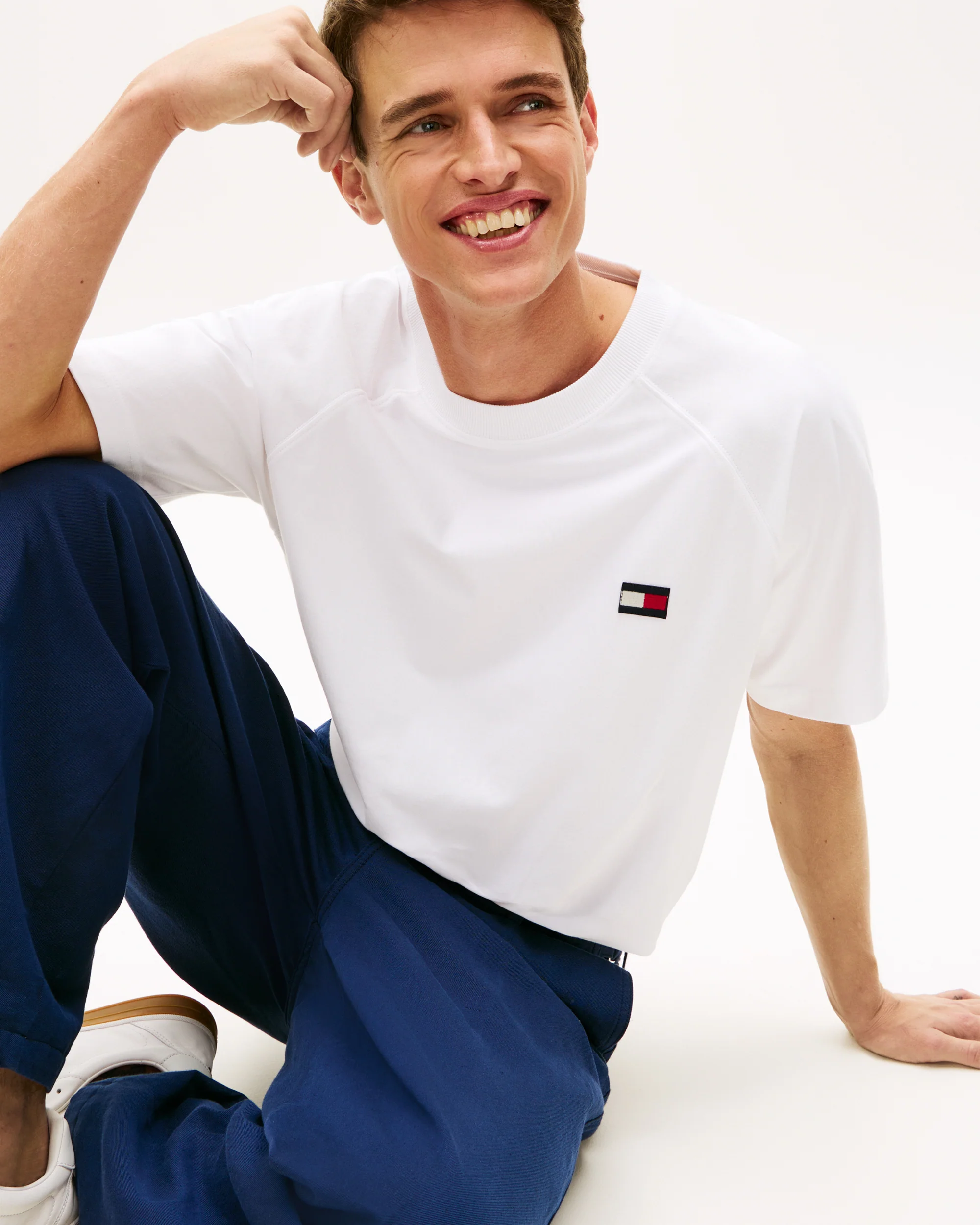 Tommy Hilfiger Tommy Flag Elevated Mens T-Shirt - White - Image 2